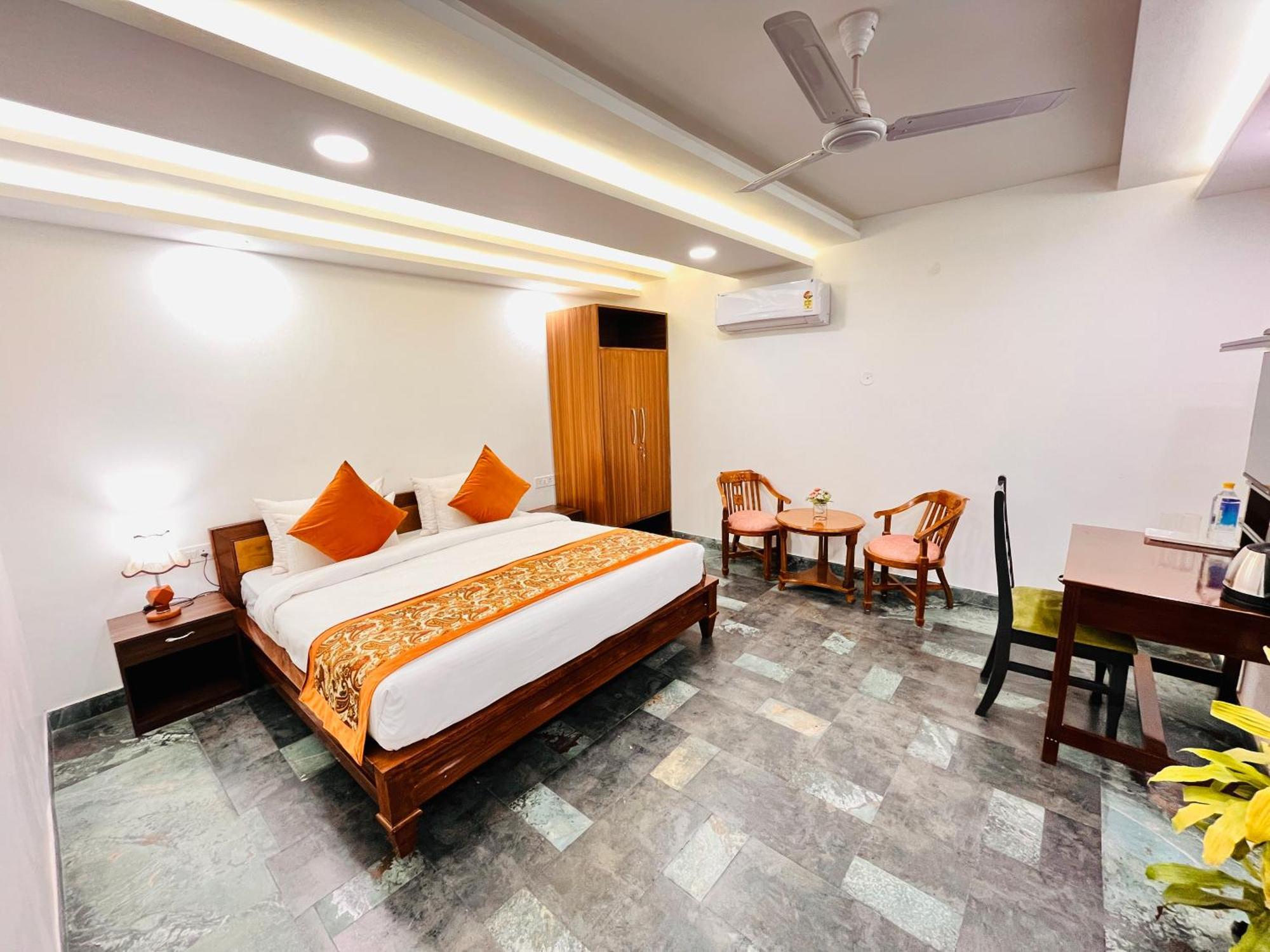 Galaxy - Park Near Hauz Khas South Delhi Apartment New Delhi