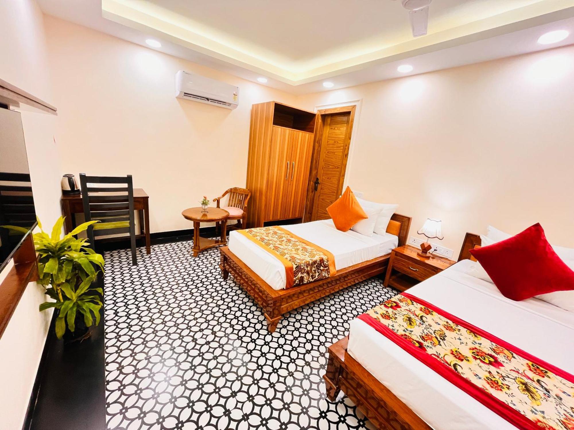 Apartment Galaxy - Park Near Hauz Khas South Delhi