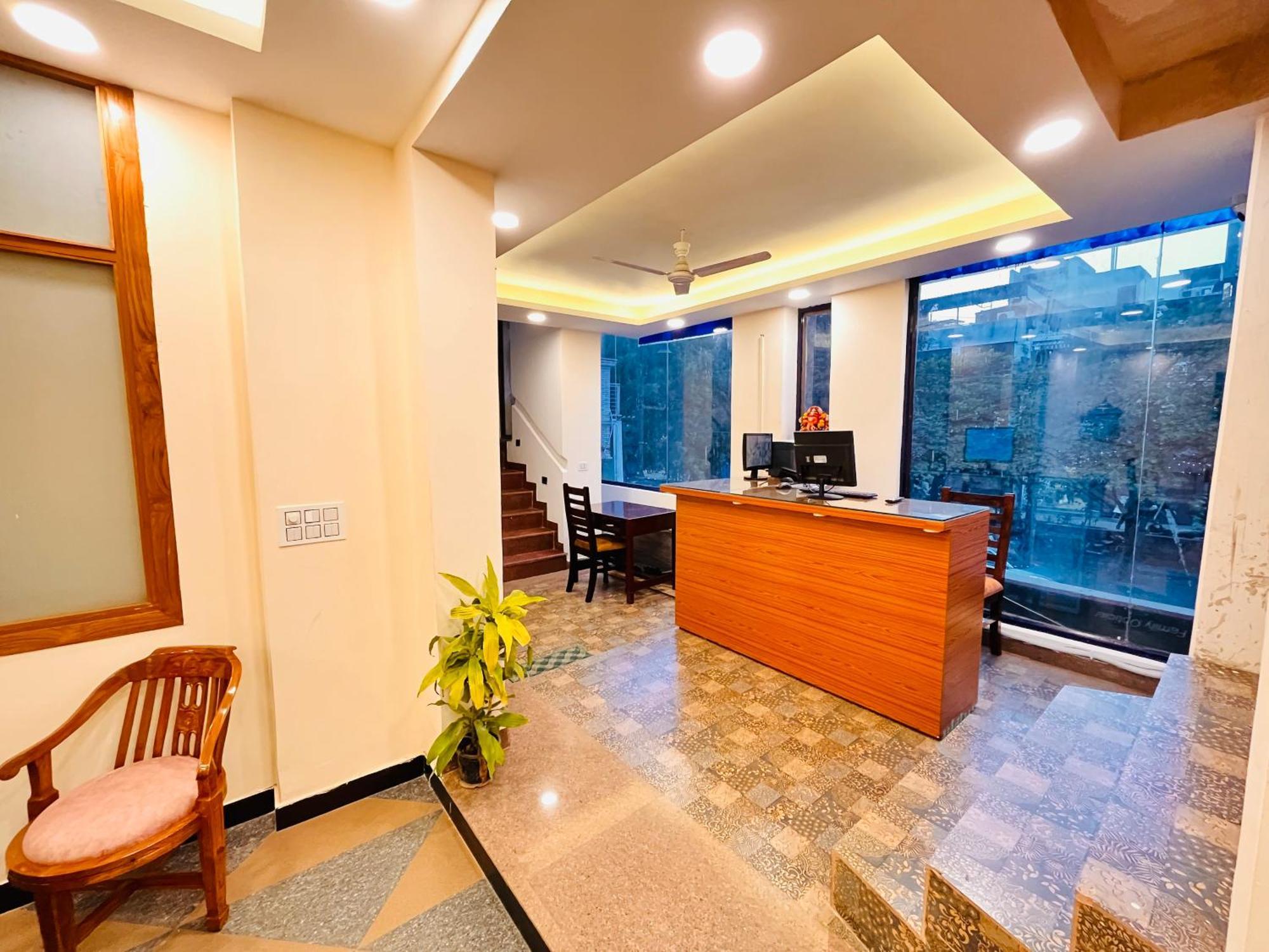 Galaxy - Park Near Hauz Khas South Delhi Apartment *