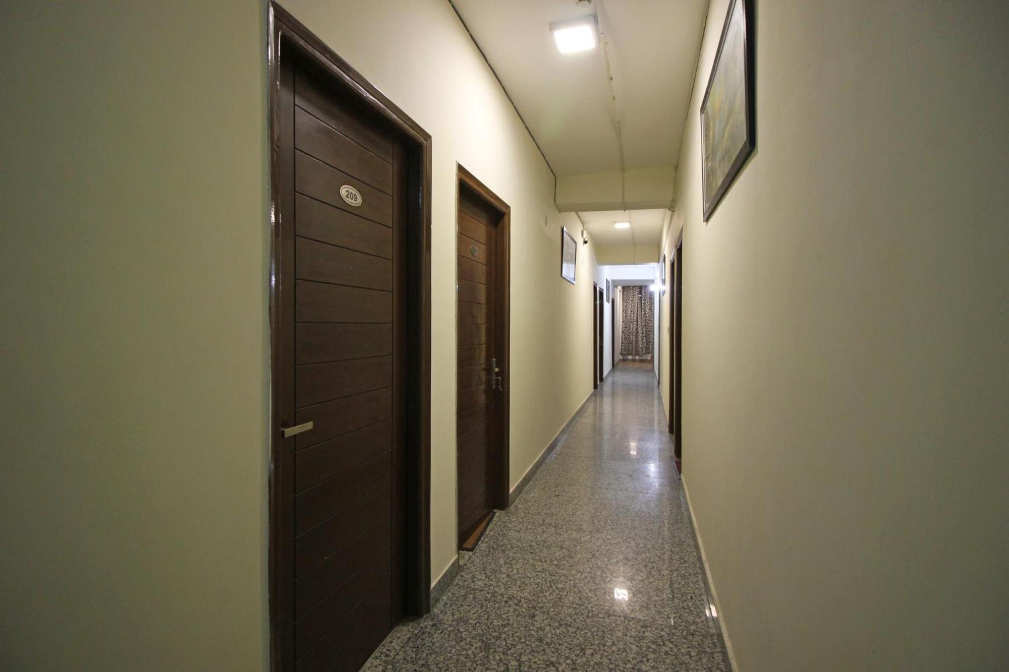 Flagship 9046 Hotel Metro Star Guest house 3*