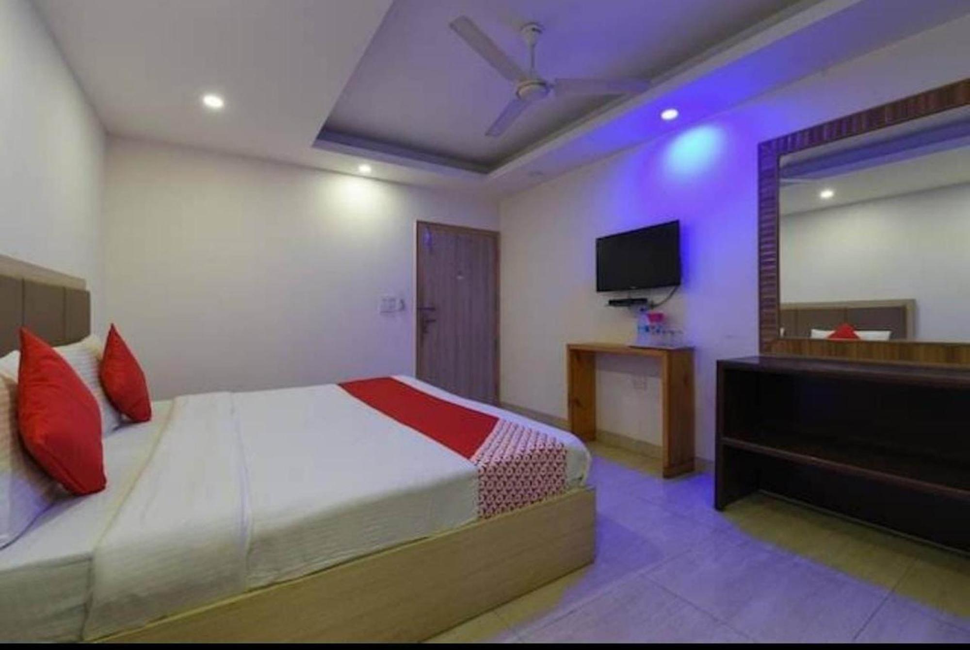 Airport Mahal Hotel 3*
