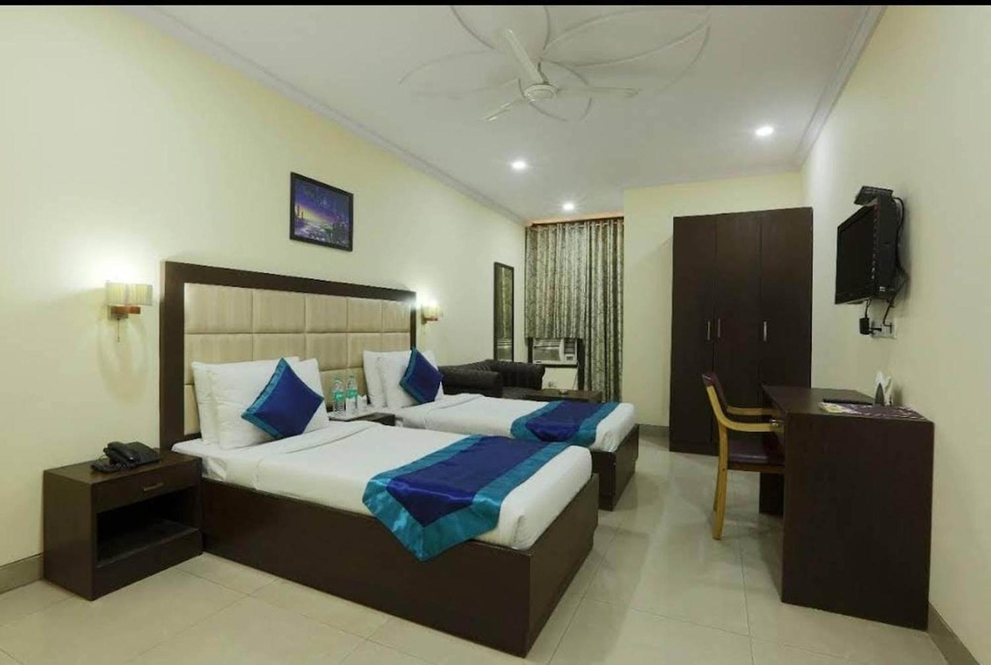 Airport Mahal Hotel 3*