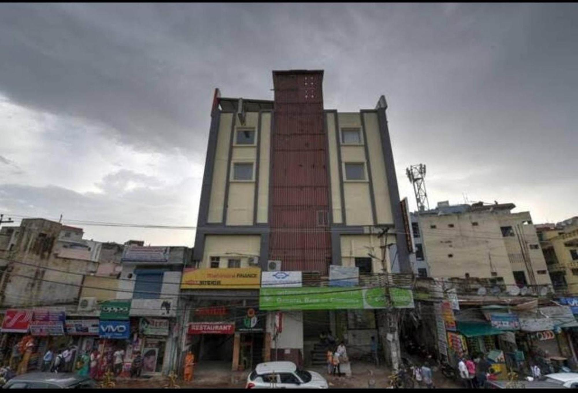 Hotel Airport Mahal