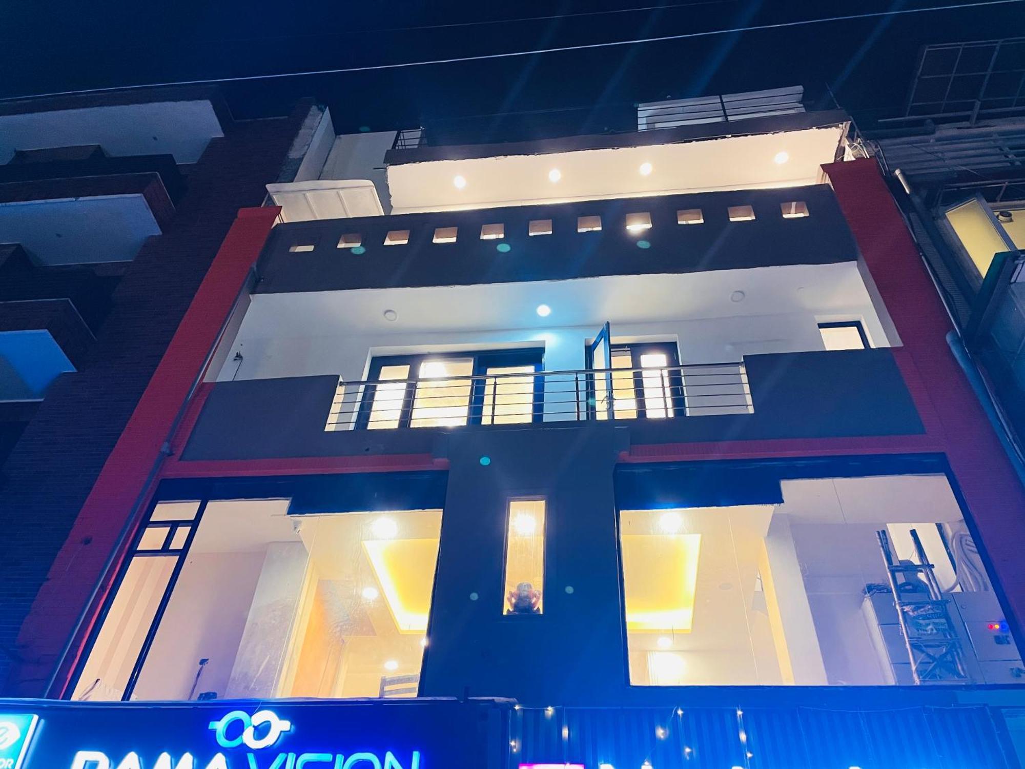 Galaxy - Park Near Hauz Khas South Delhi New Delhi