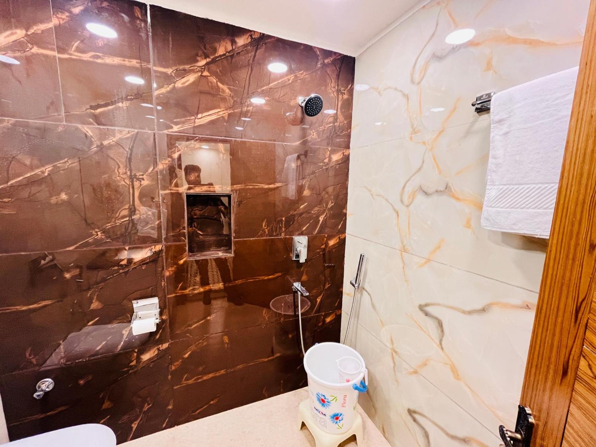 Apartment Galaxy - Park Near Hauz Khas South Delhi *