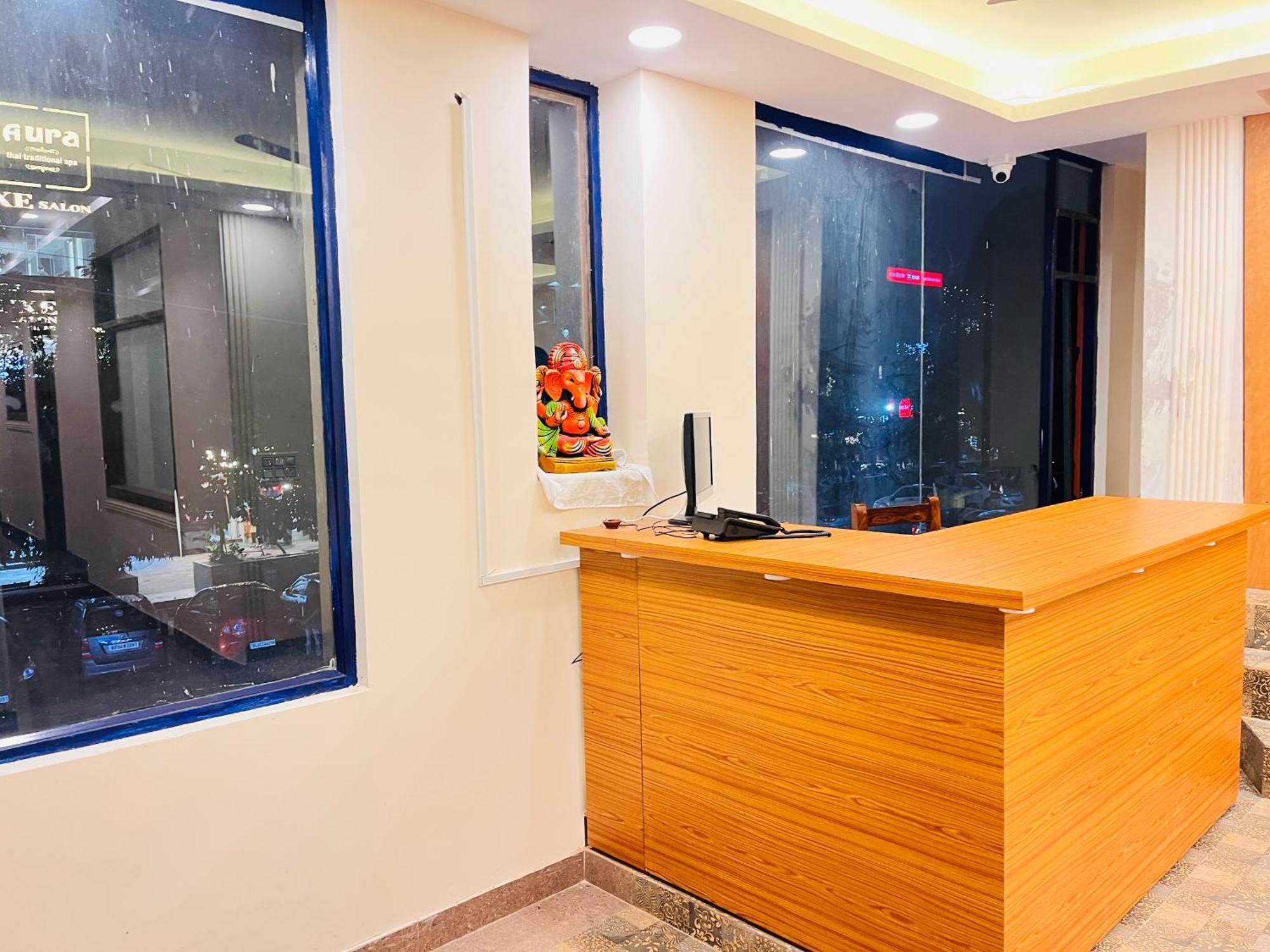 Galaxy - Park Near Hauz Khas South Delhi Apartment *