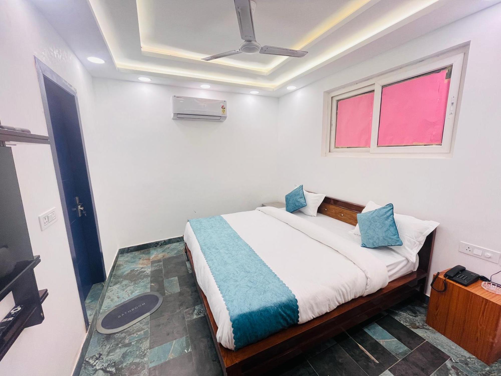 Galaxy - Park Near Hauz Khas South Delhi New Delhi