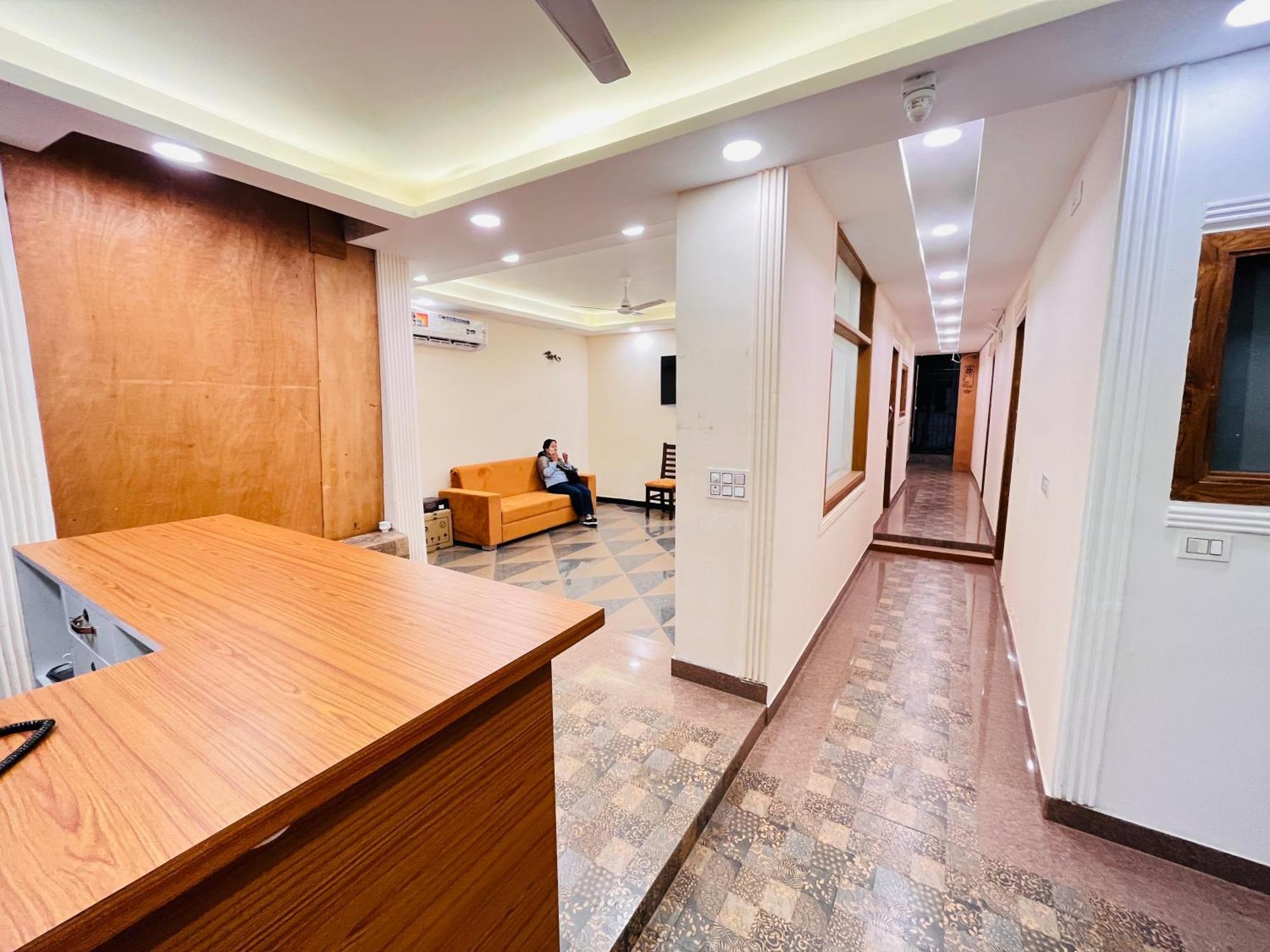 Galaxy - Park Near Hauz Khas South Delhi *