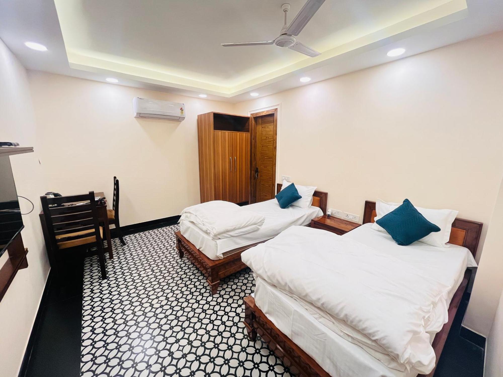 Galaxy - Park Near Hauz Khas South Delhi Apartment *