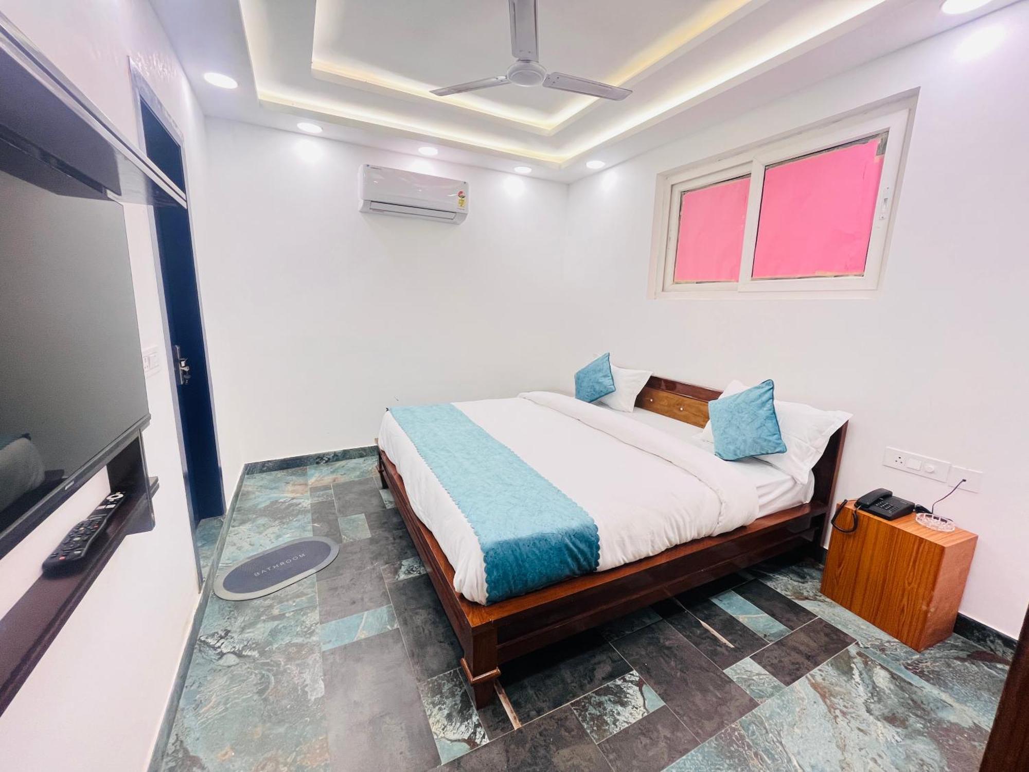 Apartment Galaxy - Park Near Hauz Khas South Delhi New Delhi