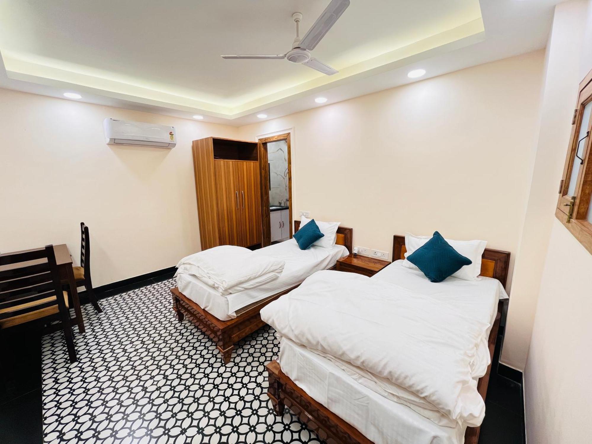 Apartment Galaxy - Park Near Hauz Khas South Delhi *