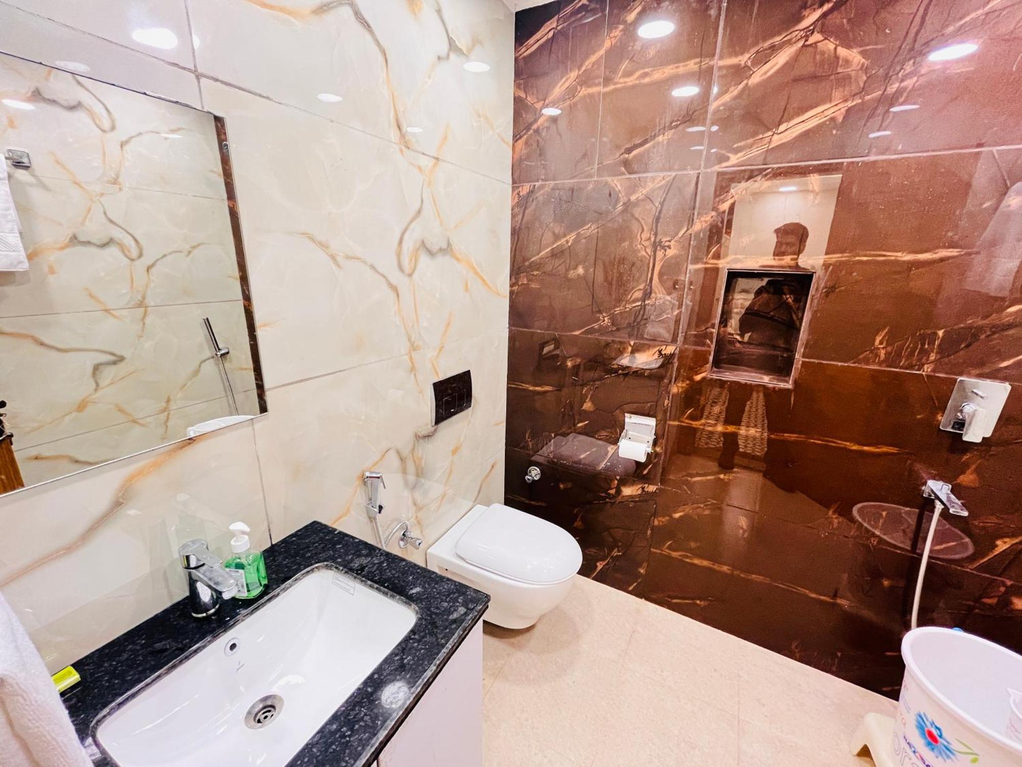Galaxy - Park Near Hauz Khas South Delhi Apartment *