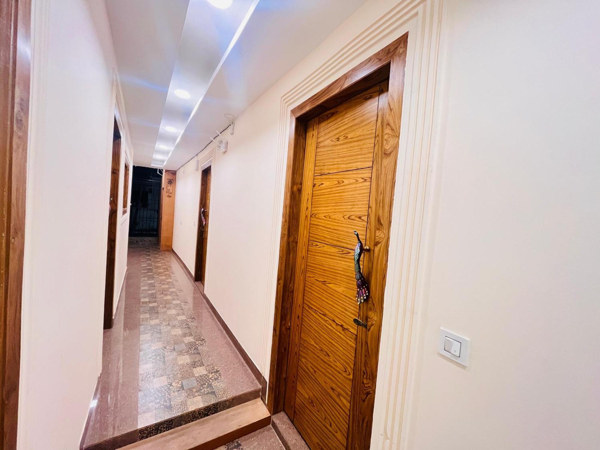Apartment Galaxy - Park Near Hauz Khas South Delhi