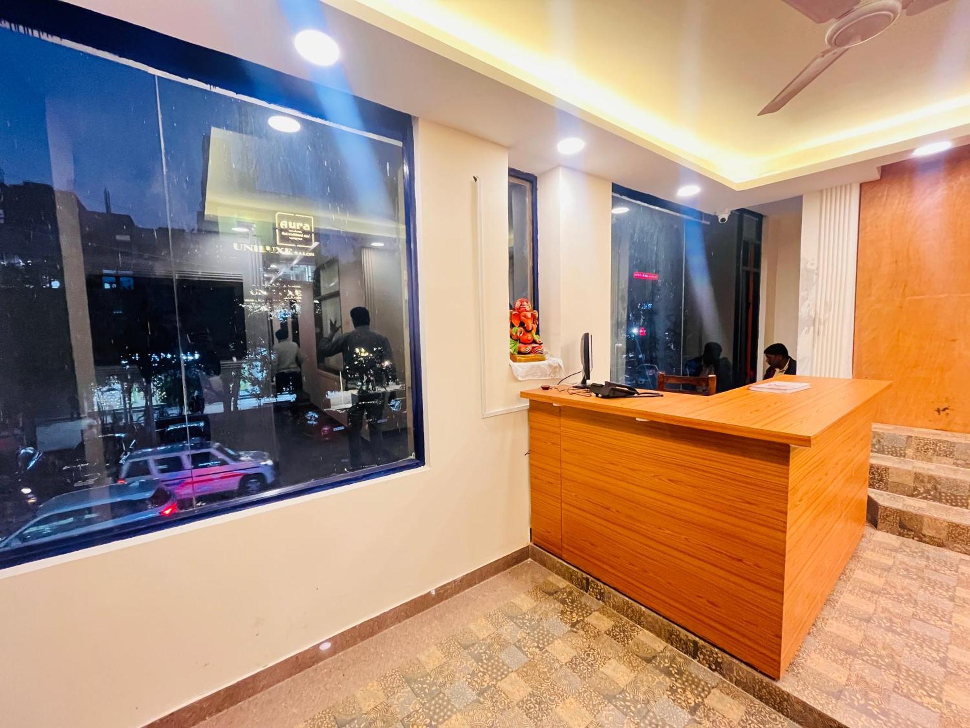 Galaxy - Park Near Hauz Khas South Delhi *