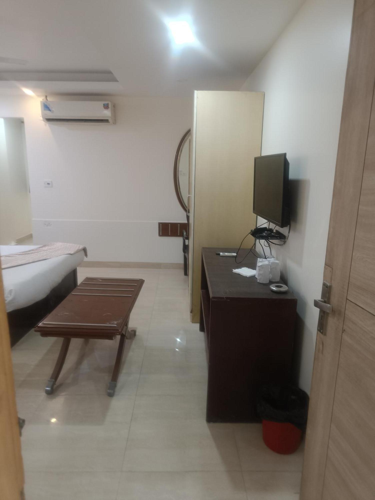 Airport Mahal Hotel
