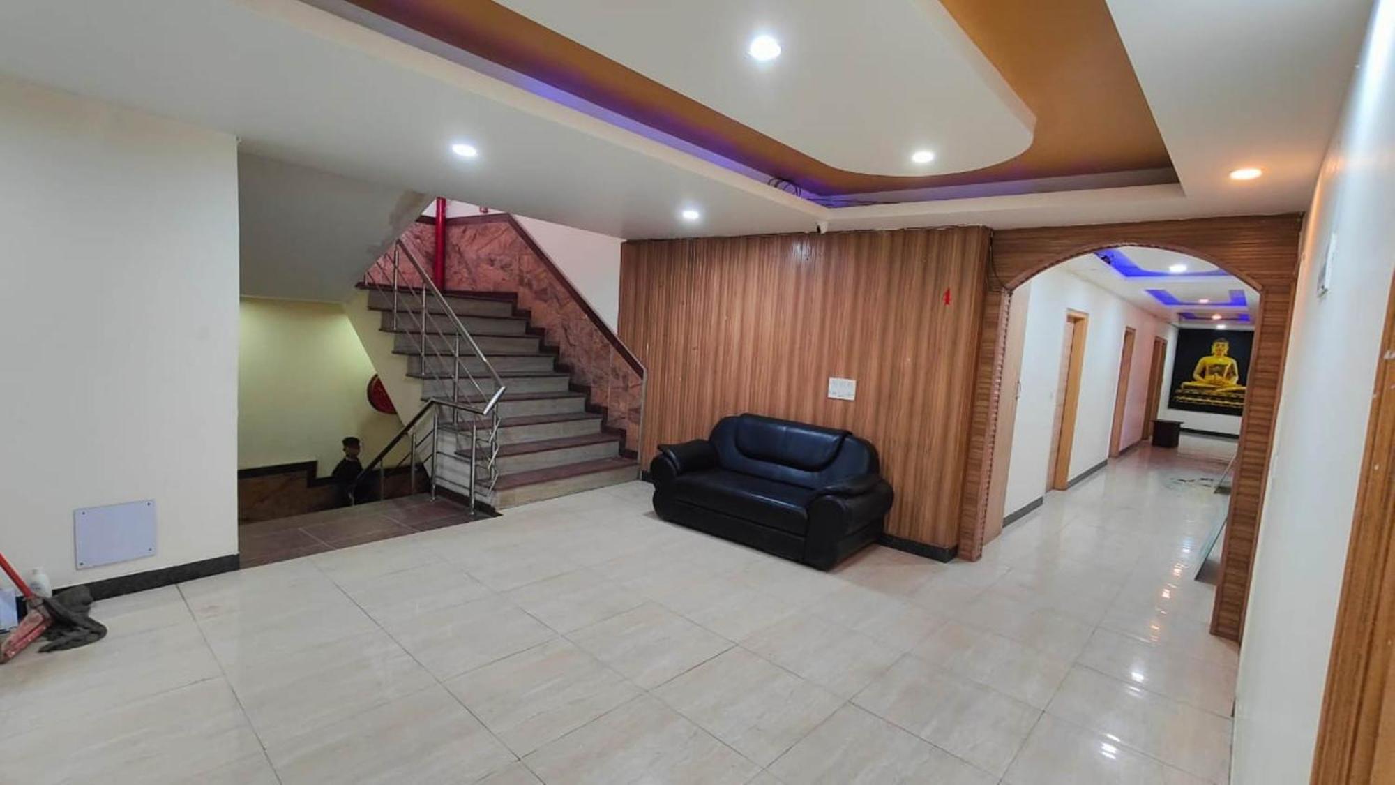 Hotel Airport Mahal 3*