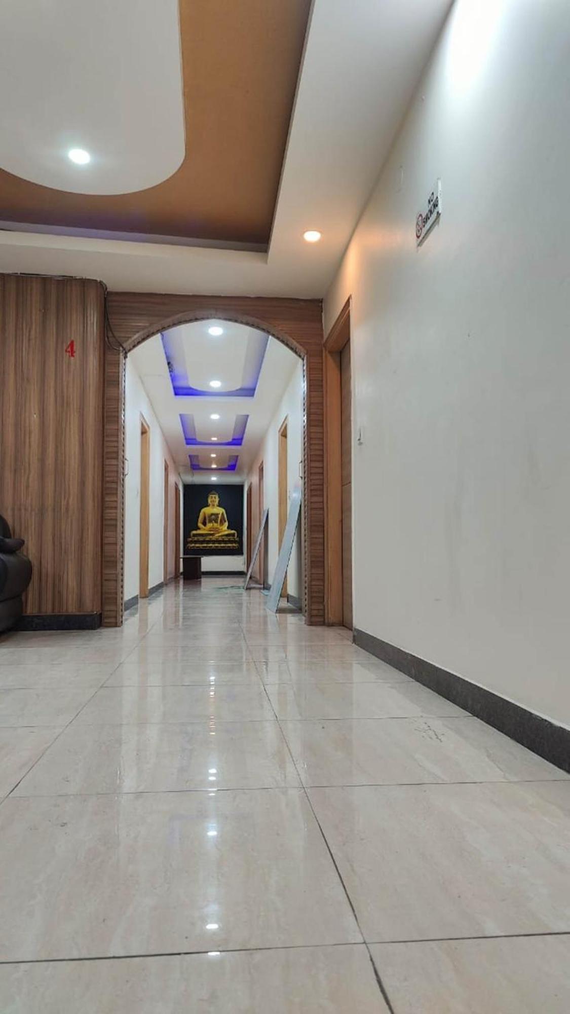 Hotel Airport Mahal