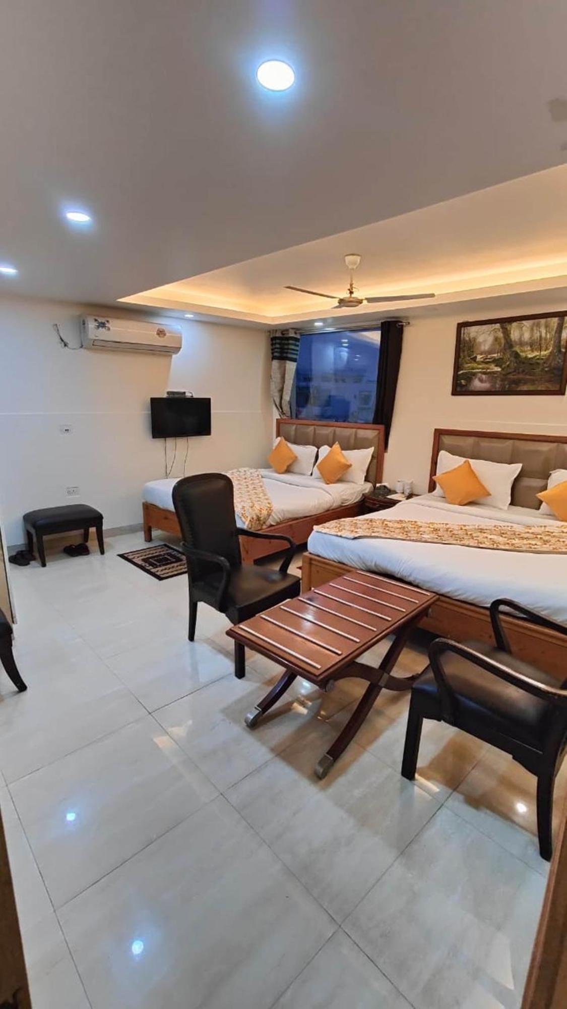 Airport Mahal Hotel 3*