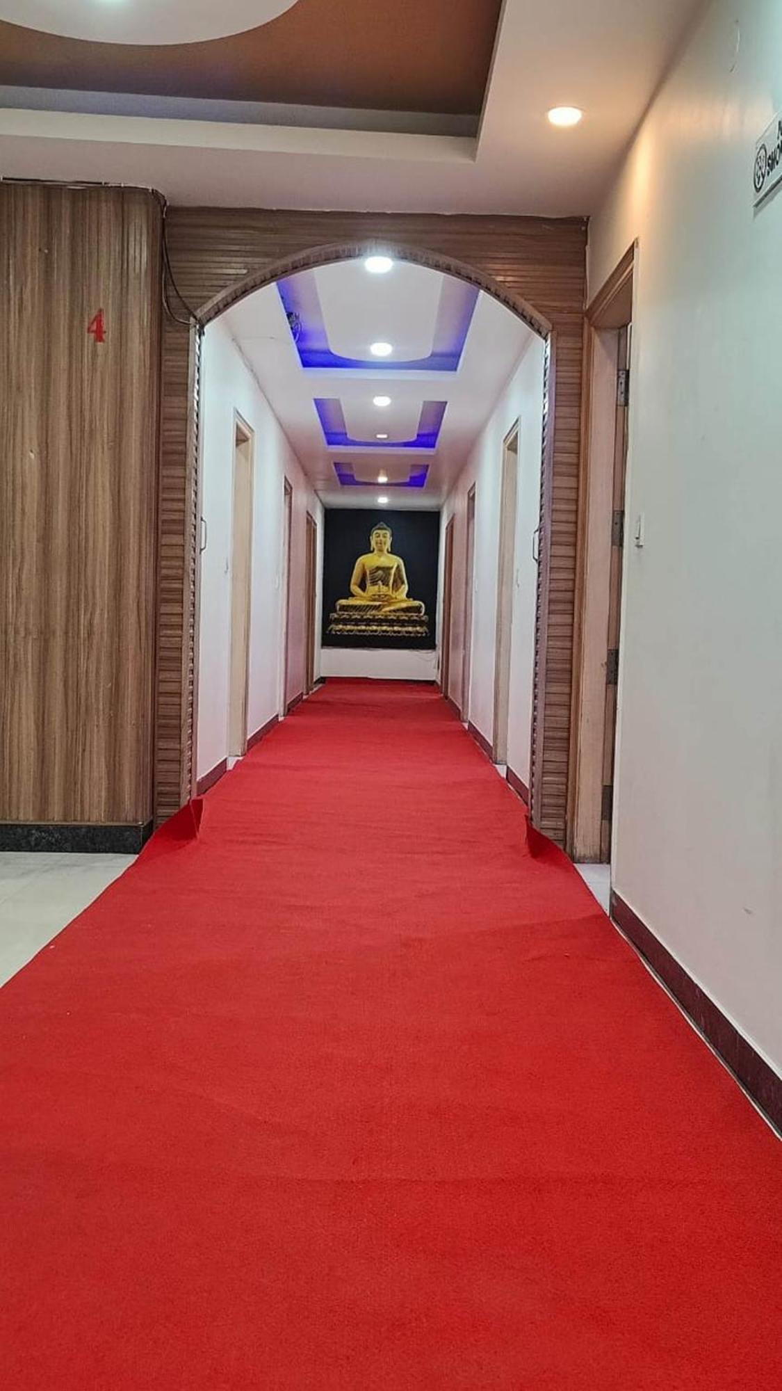 Airport Mahal Hotel 3*