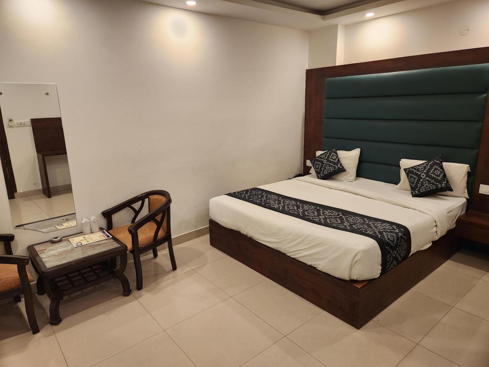 Hotel Marina Near Igi Airport 4*