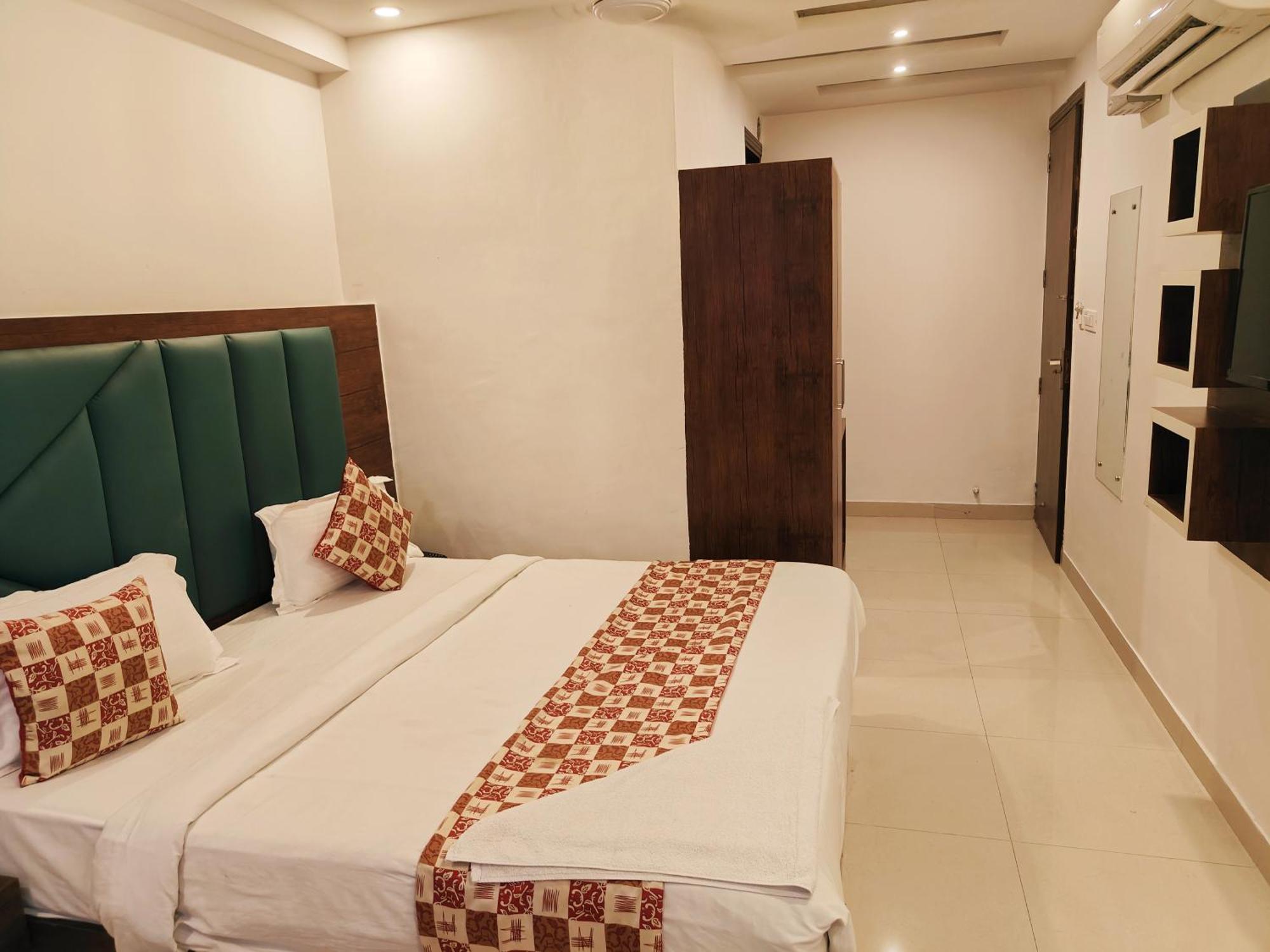 Hotel Marina Near Igi Airport Delhi 4*