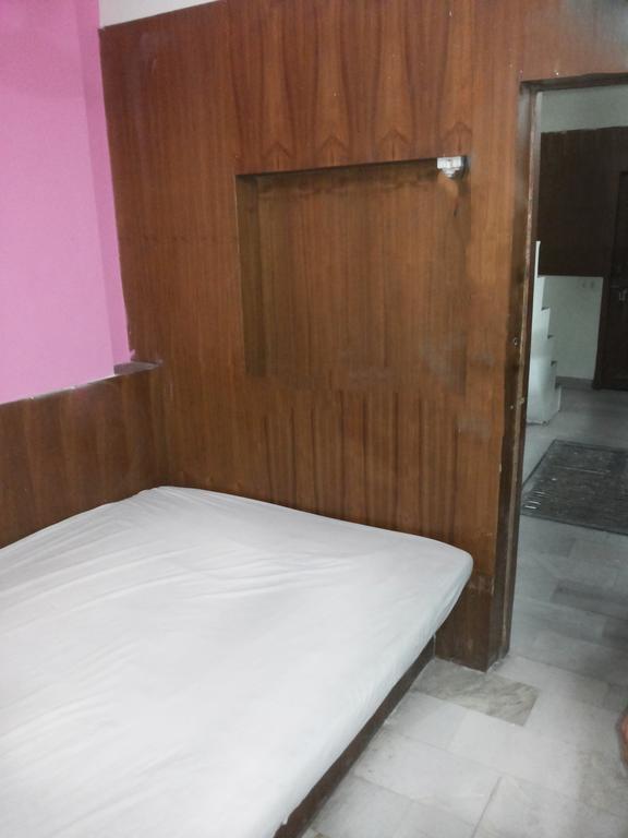 Mahesh Guest house 2*