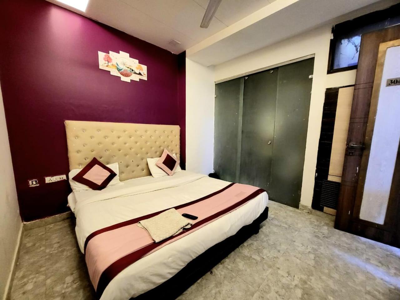 Season Grand Couple Friendly Pitampura Metro Station 3* Delhi (National Capital Territory of India)