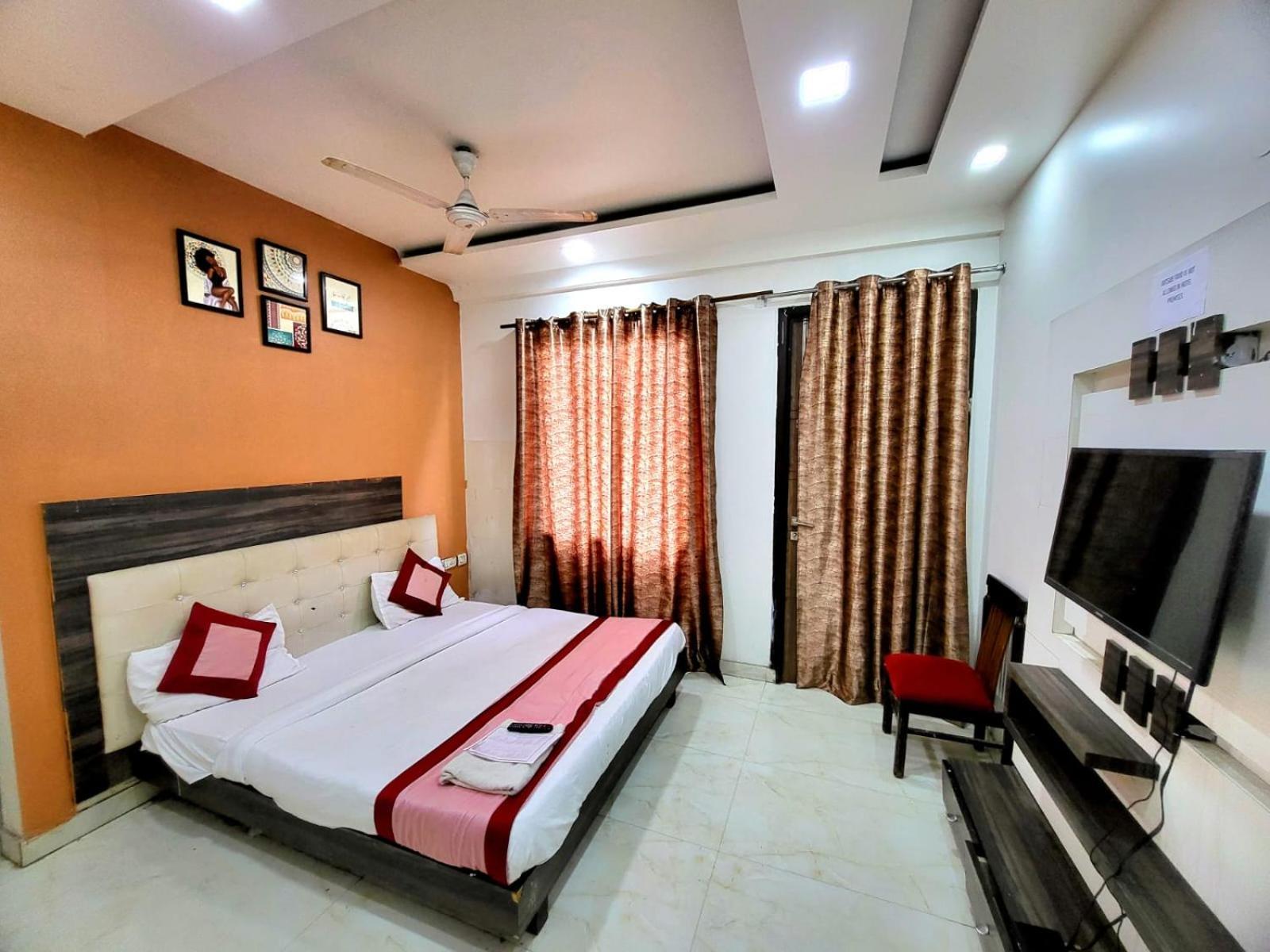 Hotel Season Grand Couple Friendly Pitampura Metro Station Delhi (National Capital Territory of India)