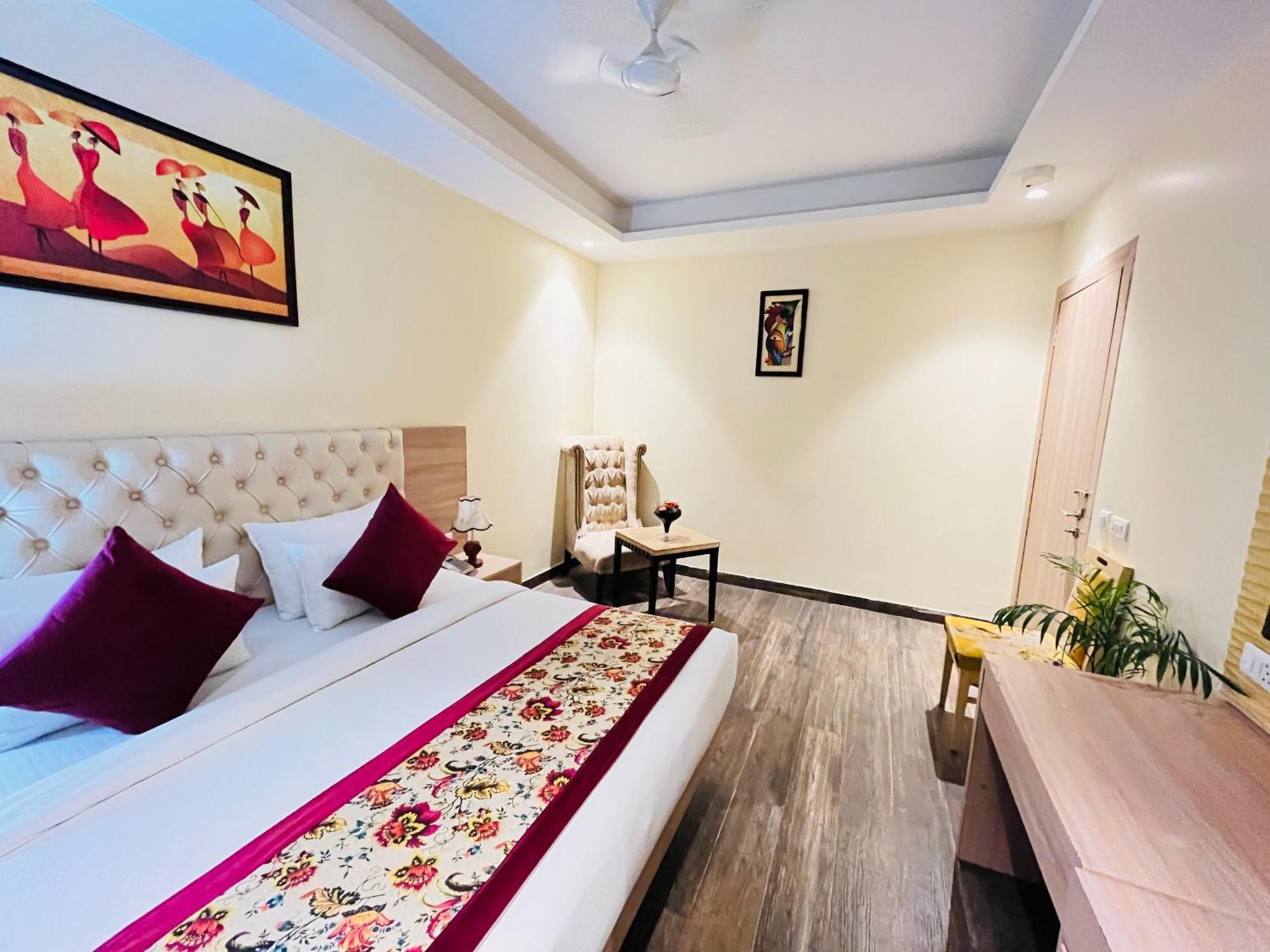 Banz Near Delhi Airport Hotel