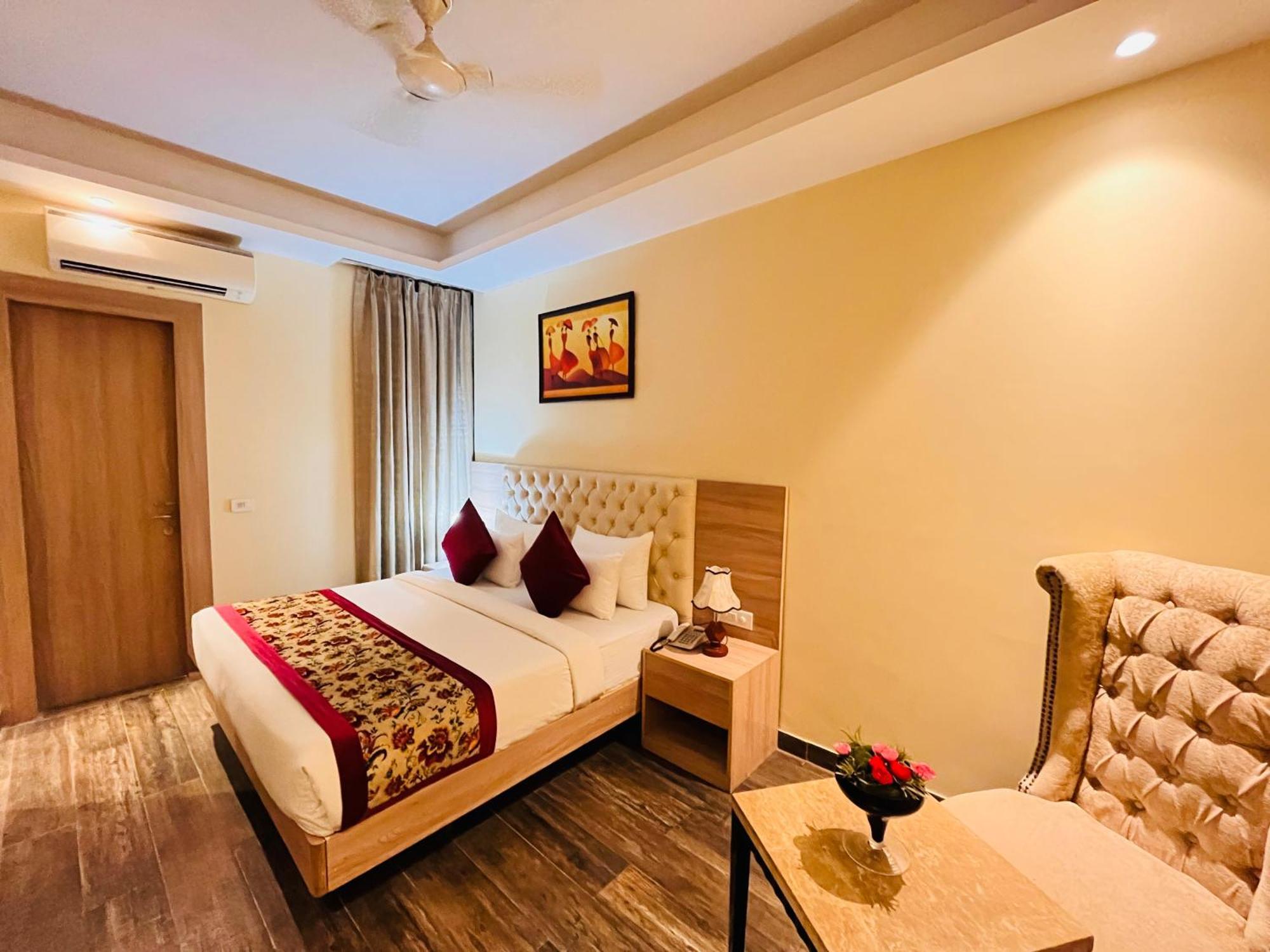 Banz Near Delhi Airport Hotel