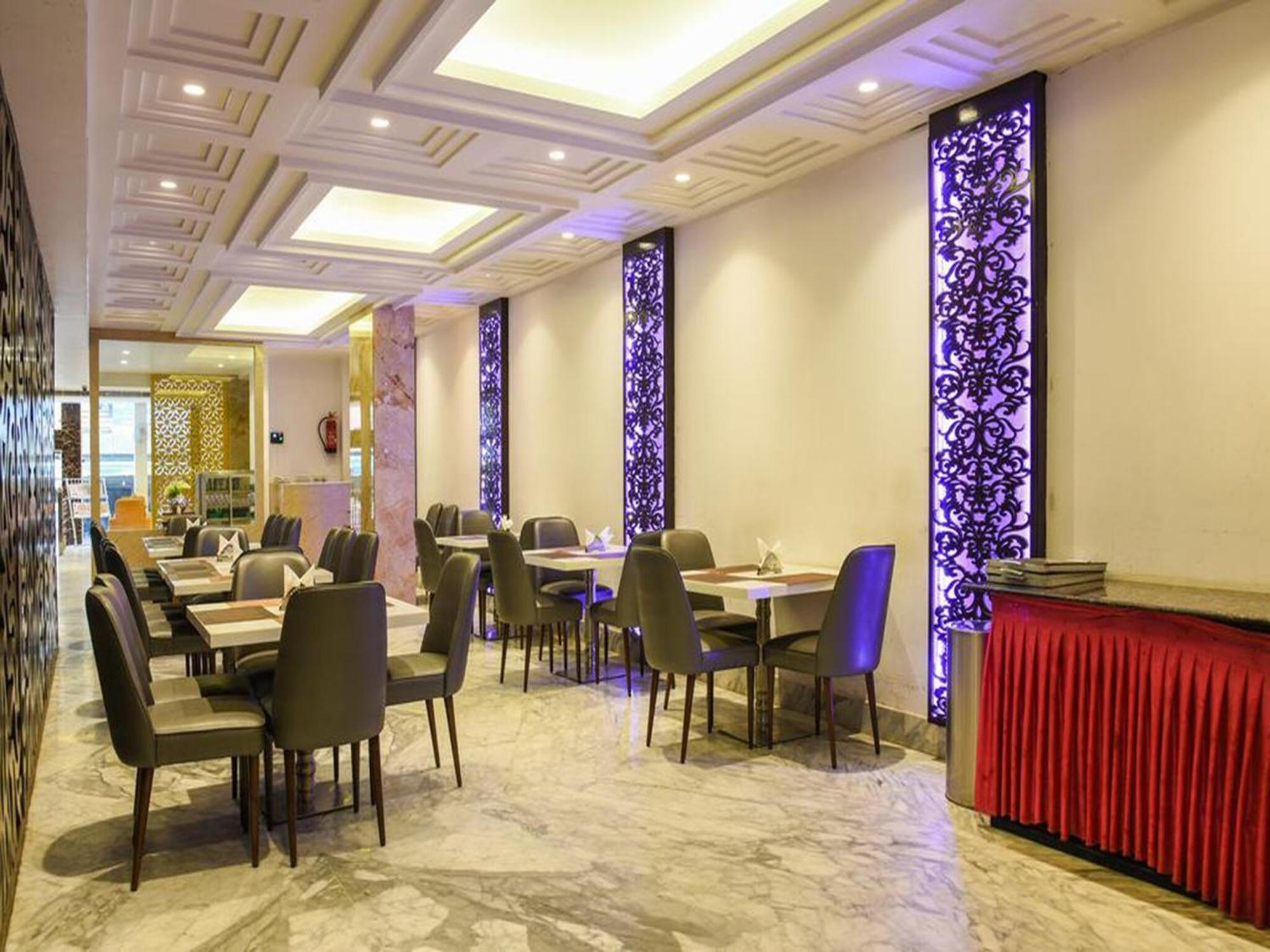 Hotel Banz Near Delhi Airport 4*