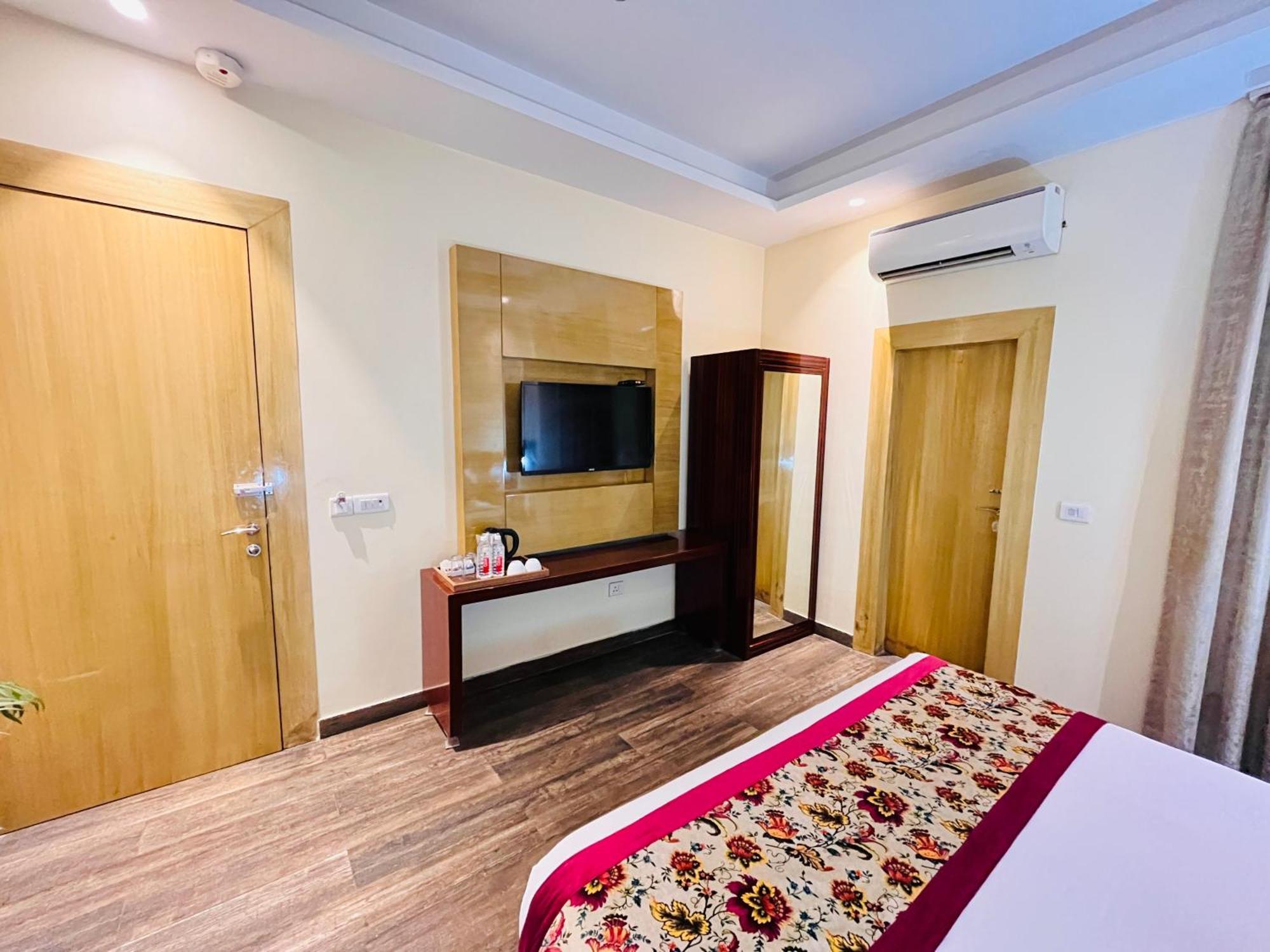 Banz Near Delhi Airport 4* Nova Deli