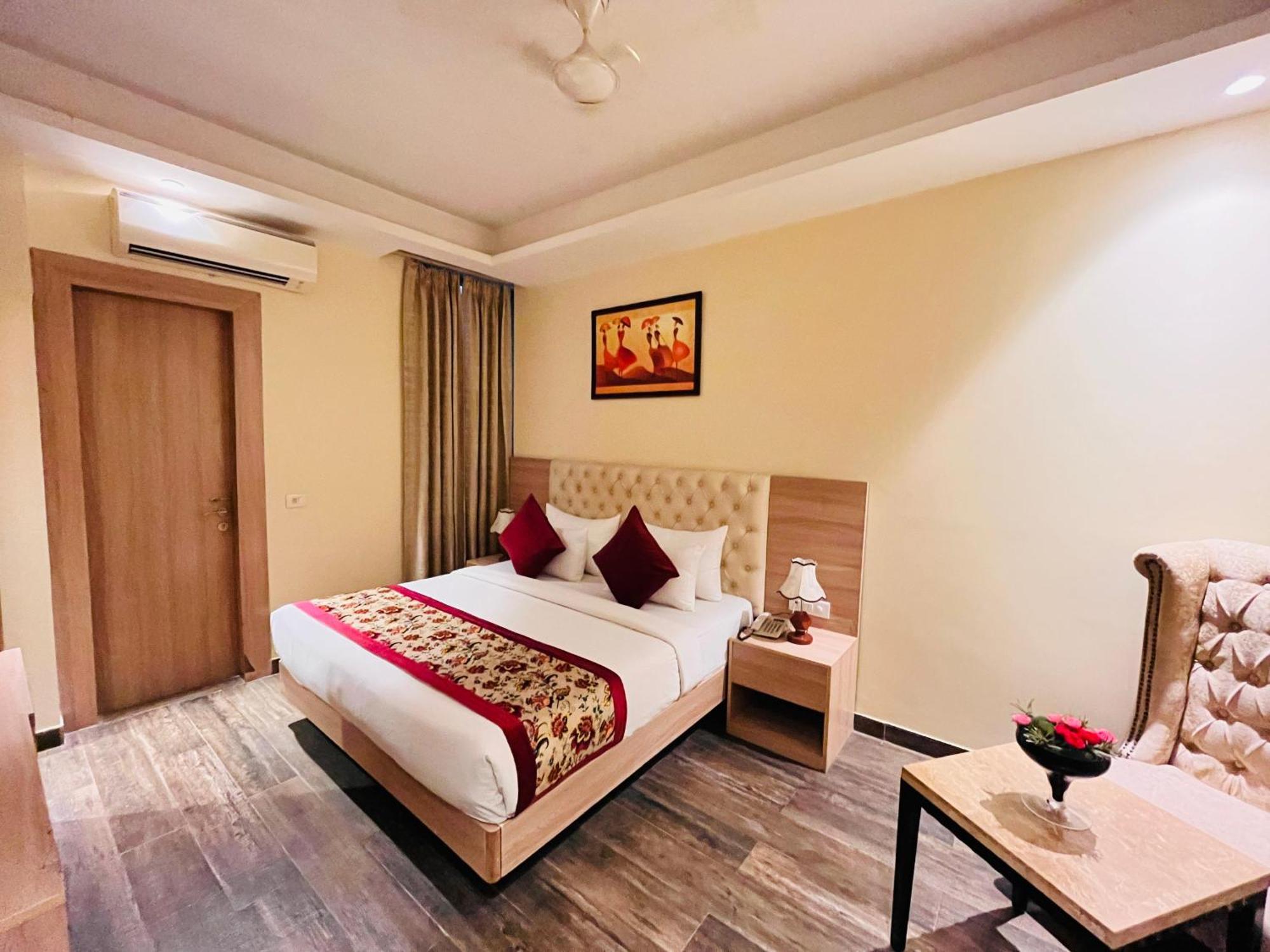 Banz Near Delhi Airport 4* Nova Deli