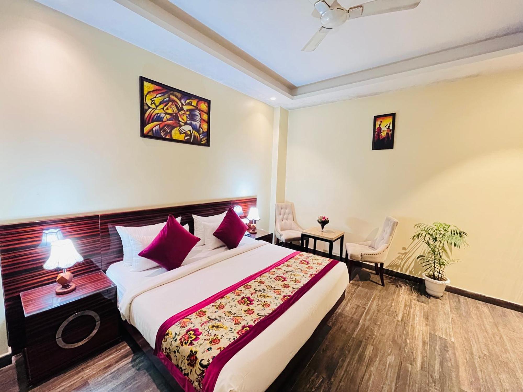 Banz Near Delhi Airport 4*