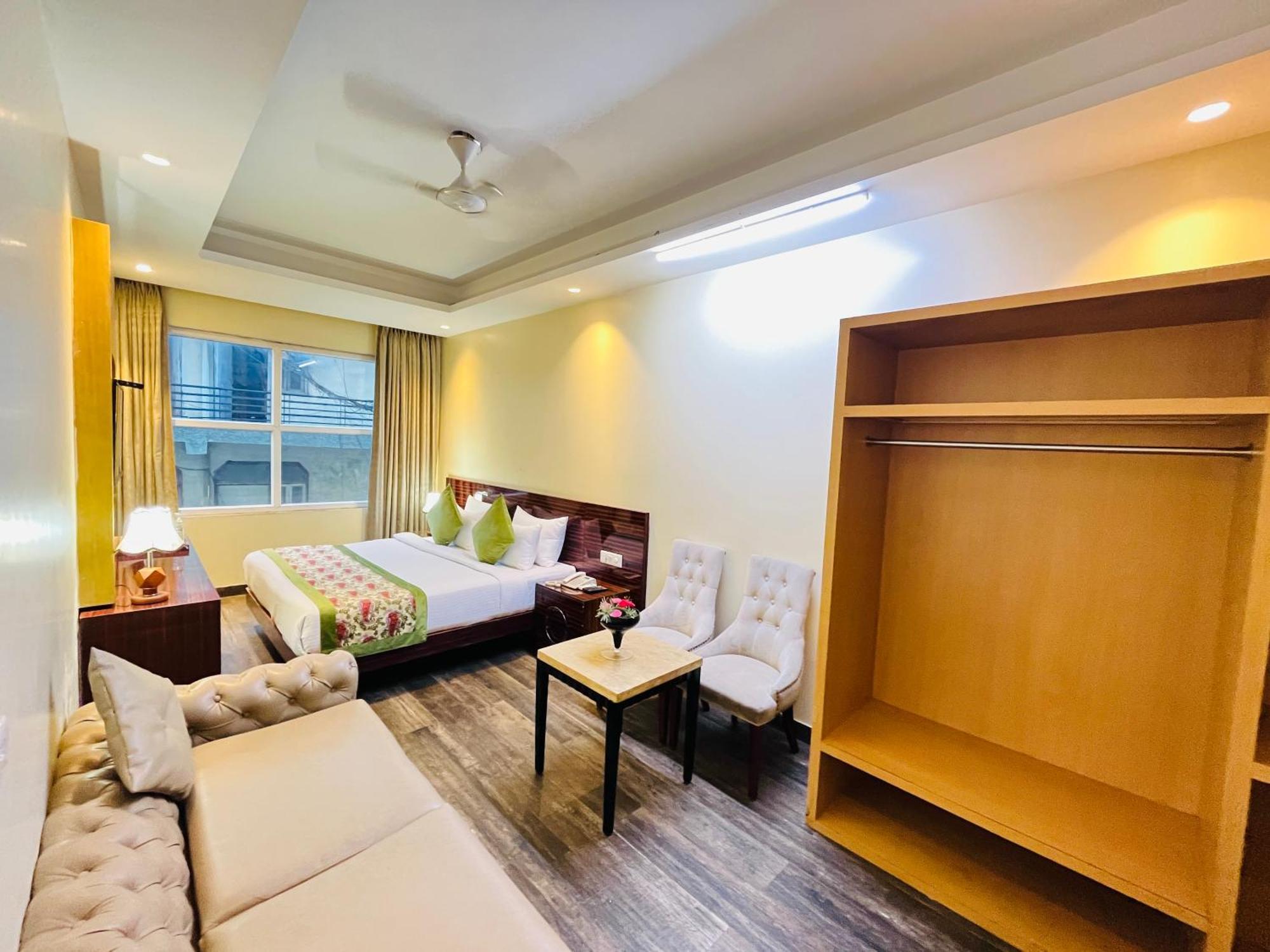 Hotel Banz Near Delhi Airport