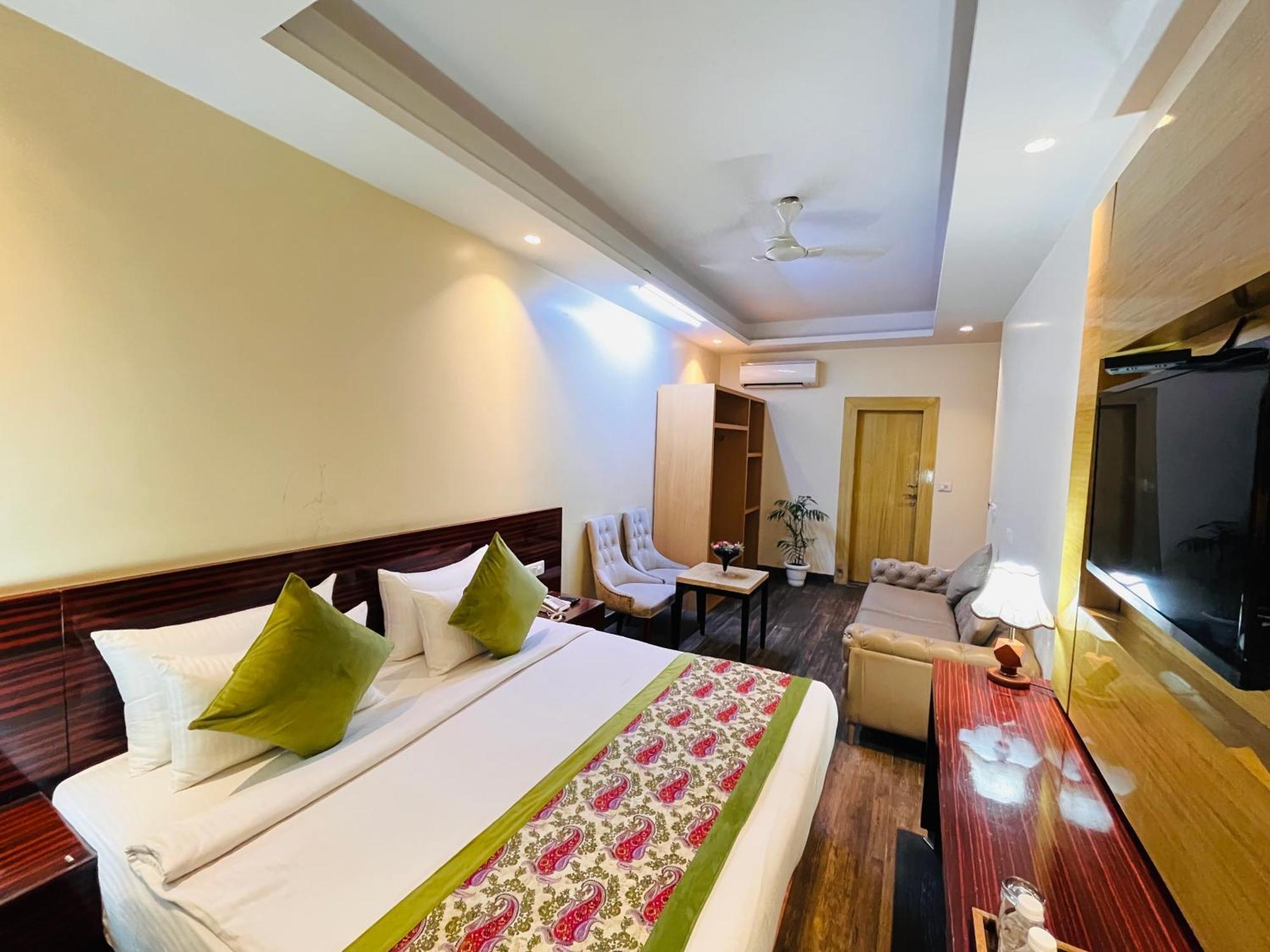 Banz Near Delhi Airport