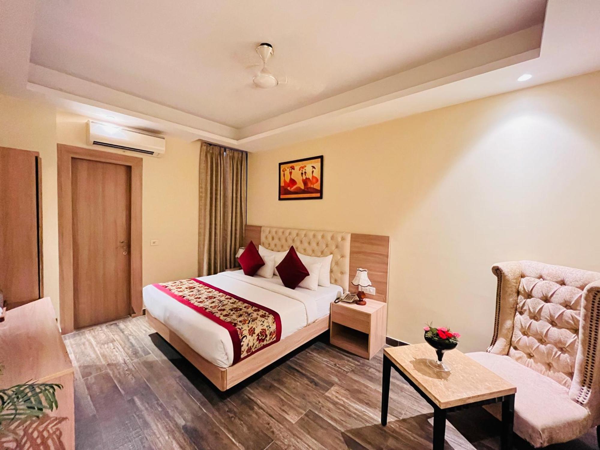 Banz Near Delhi Airport Hotel Nova Deli
