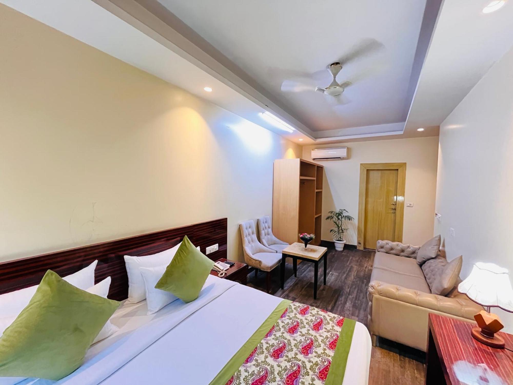 Banz Near Delhi Airport Hotel