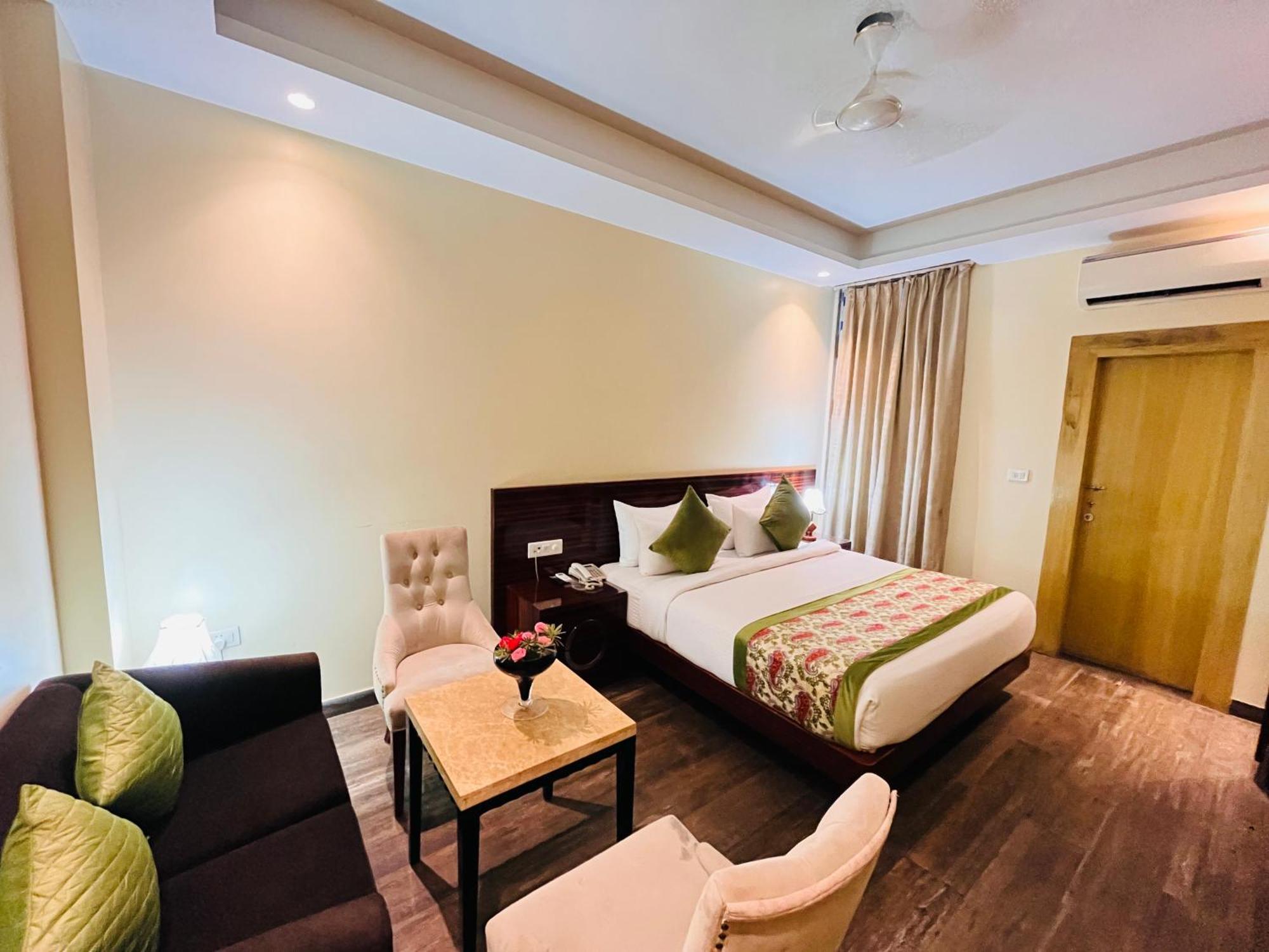 Hotel Banz Near Delhi Airport