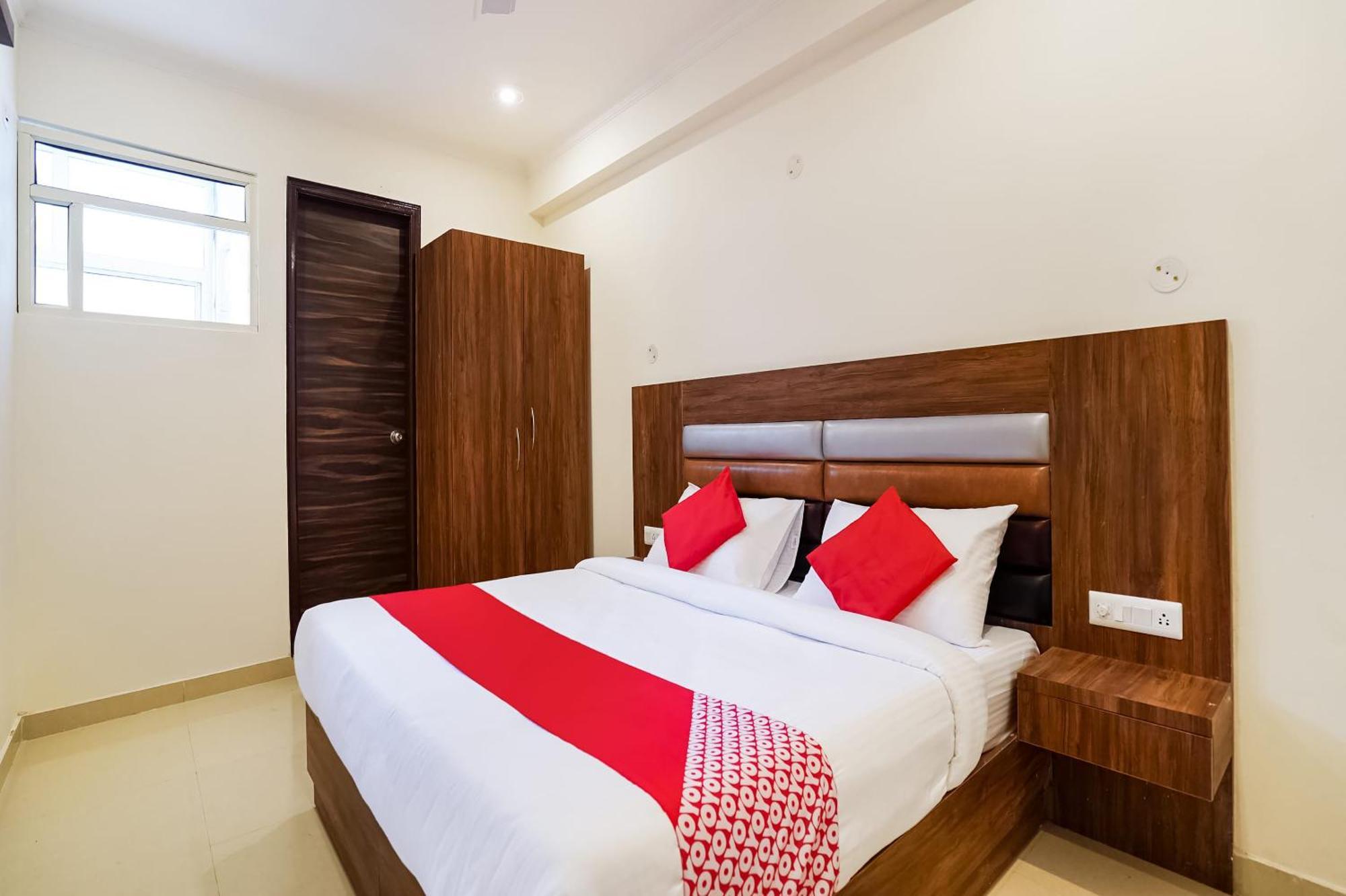Hotel O Golden Tower 4*