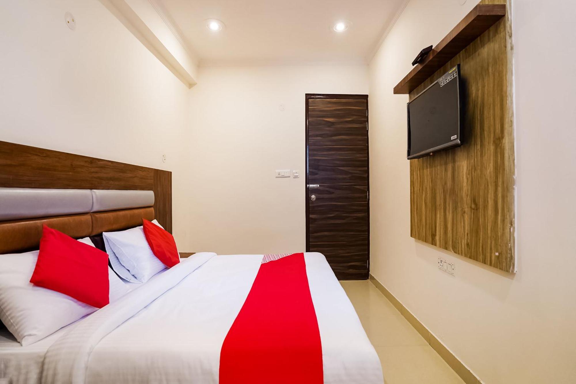 Hotel O Golden Tower New Delhi