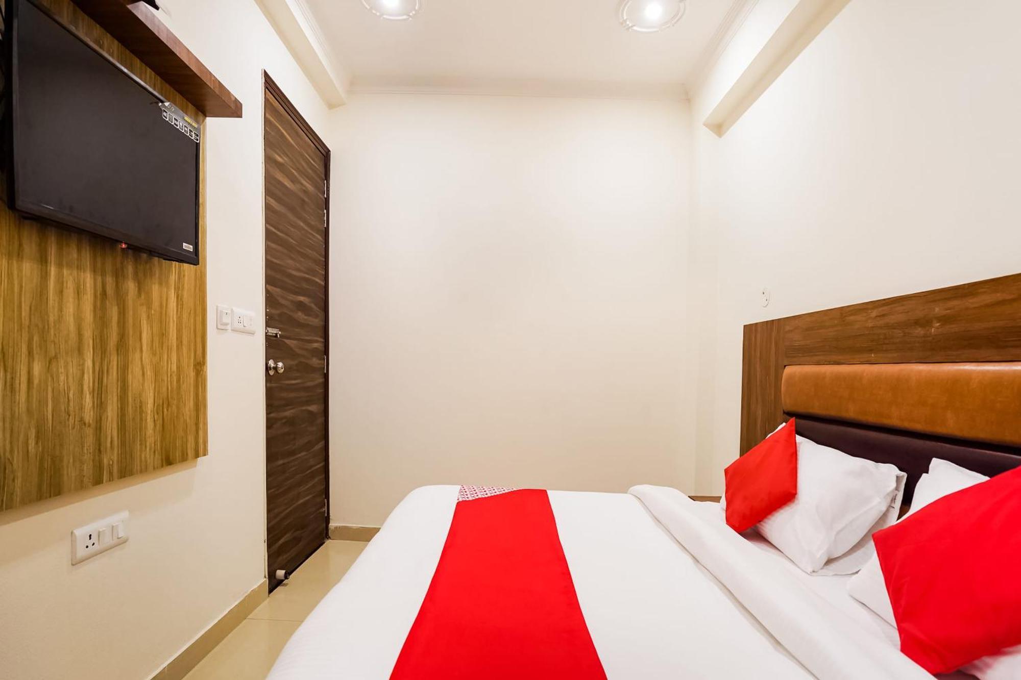 Hotel O Golden Tower New Delhi