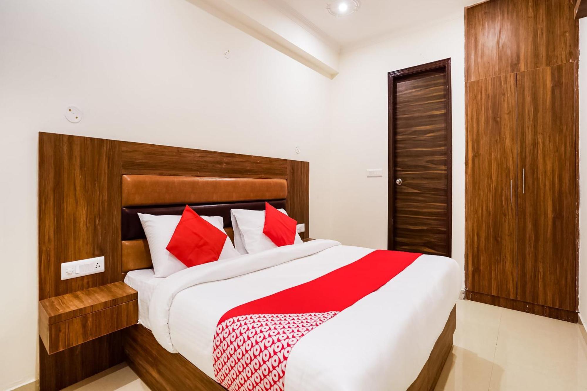 Hotel O Golden Tower 4*
