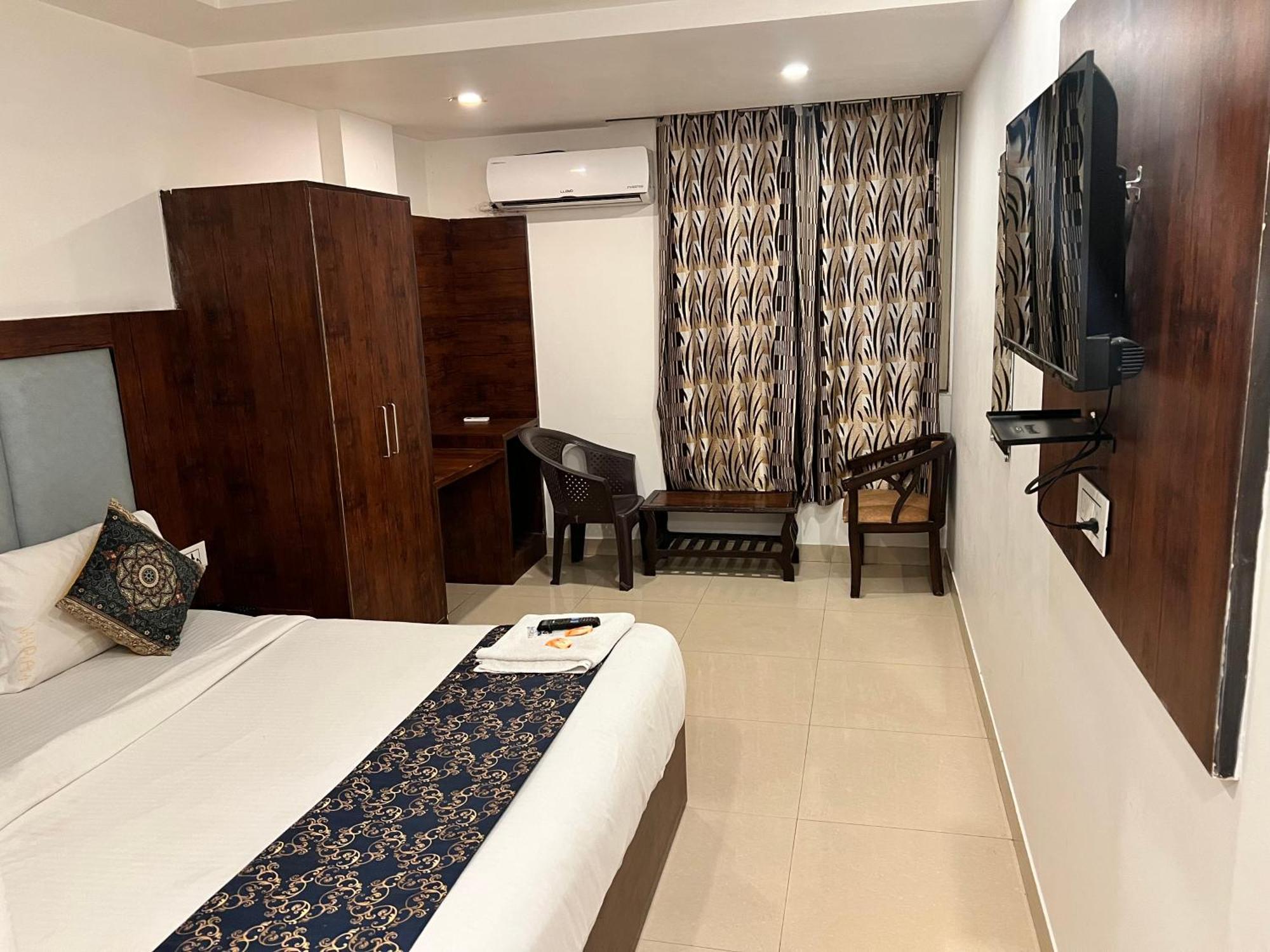 Hotel Tej Palace Near Igi Airport Delhi 4*