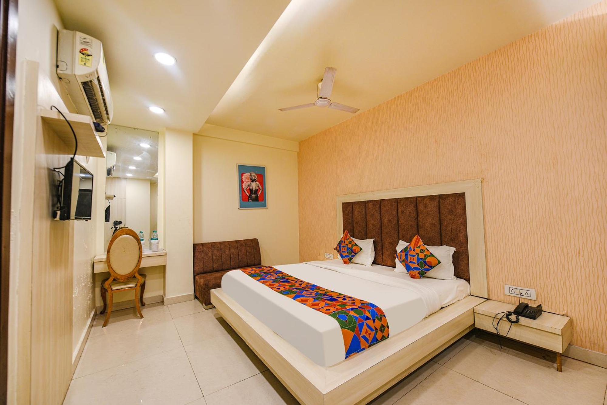 Hotel Fabexpress Seven Heaven