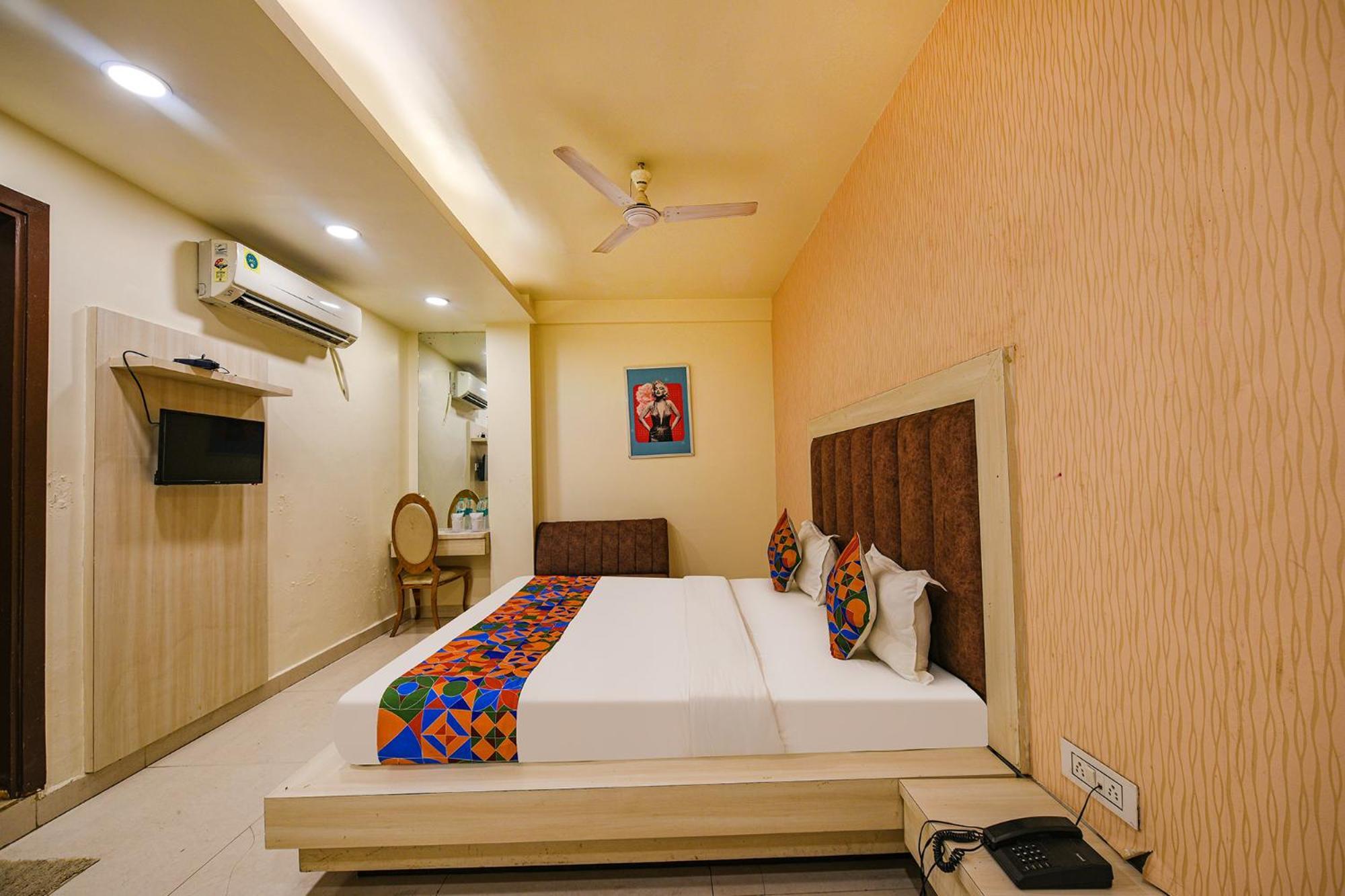 Hotel Fabexpress Seven Heaven