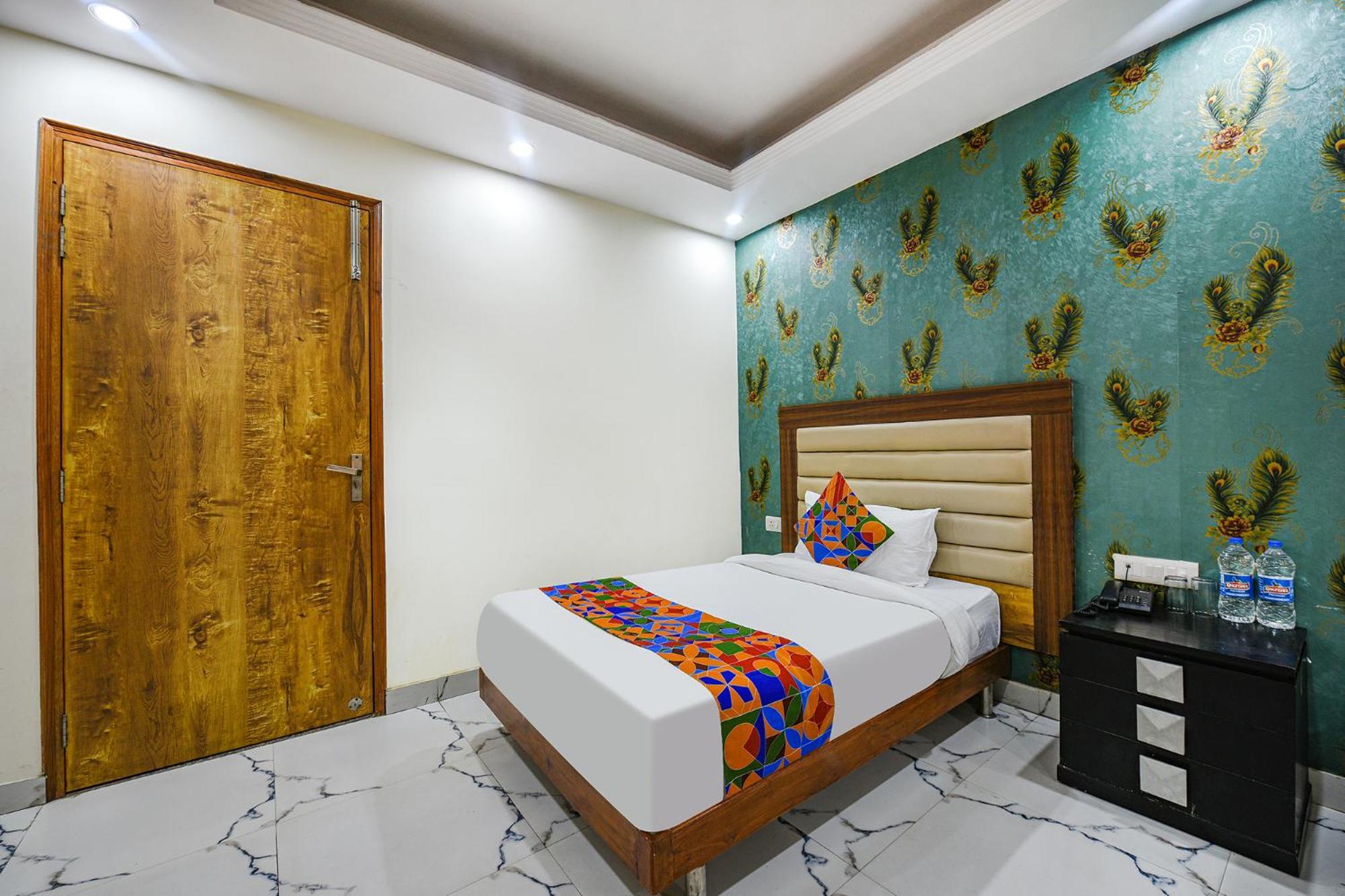 Hotel Fabexpress Shanti 3*