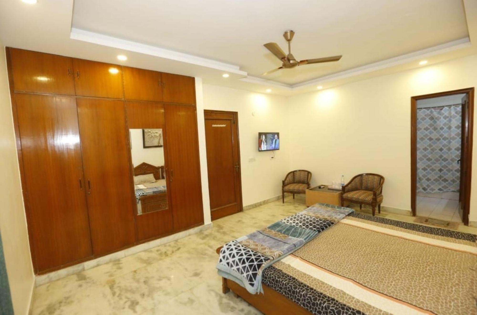 Sky - Safdarjung Enclave Hotel