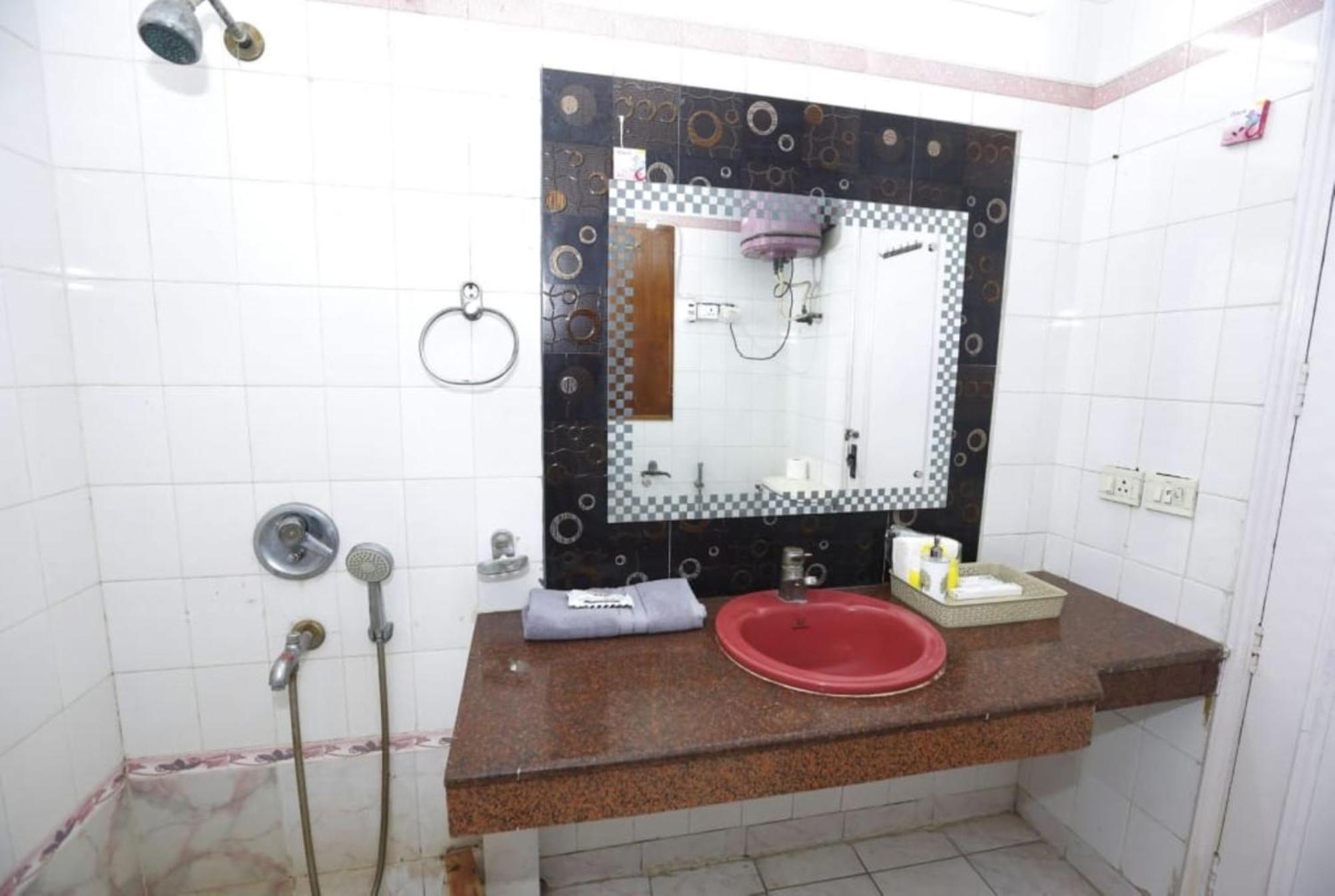 Hotel Sky - Safdarjung Enclave New Delhi