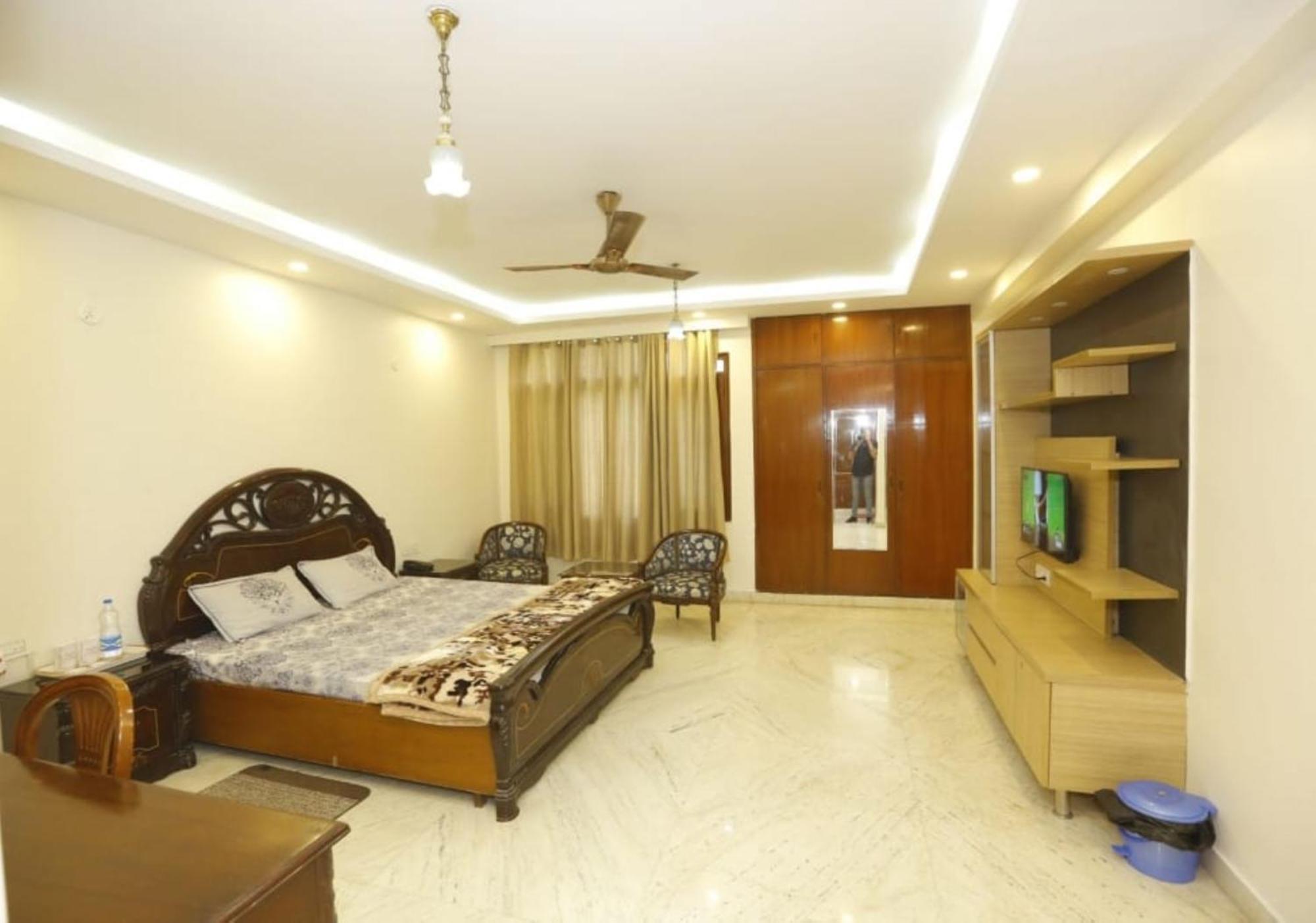 Sky - Safdarjung Enclave